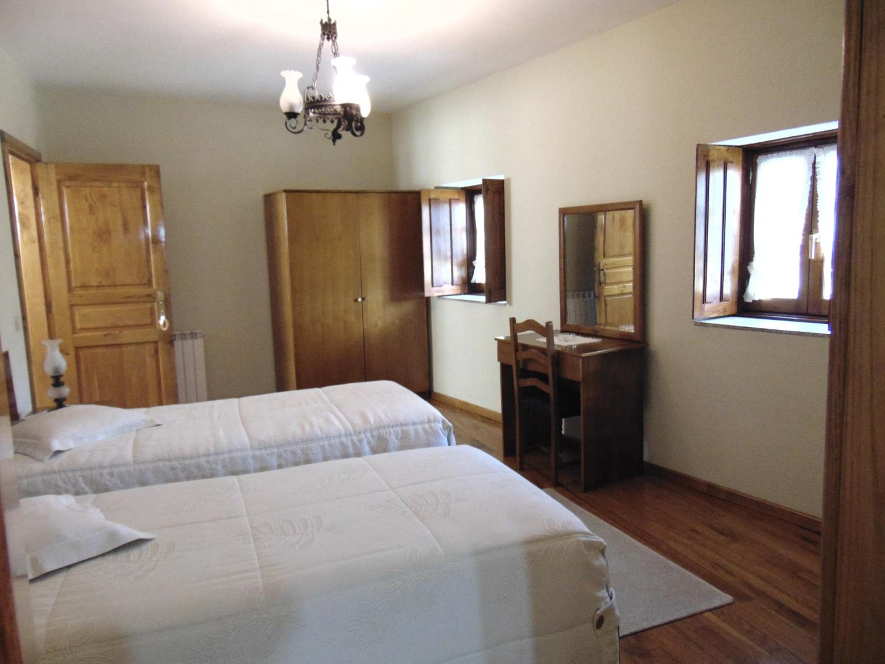 Twin Room - Photo 4