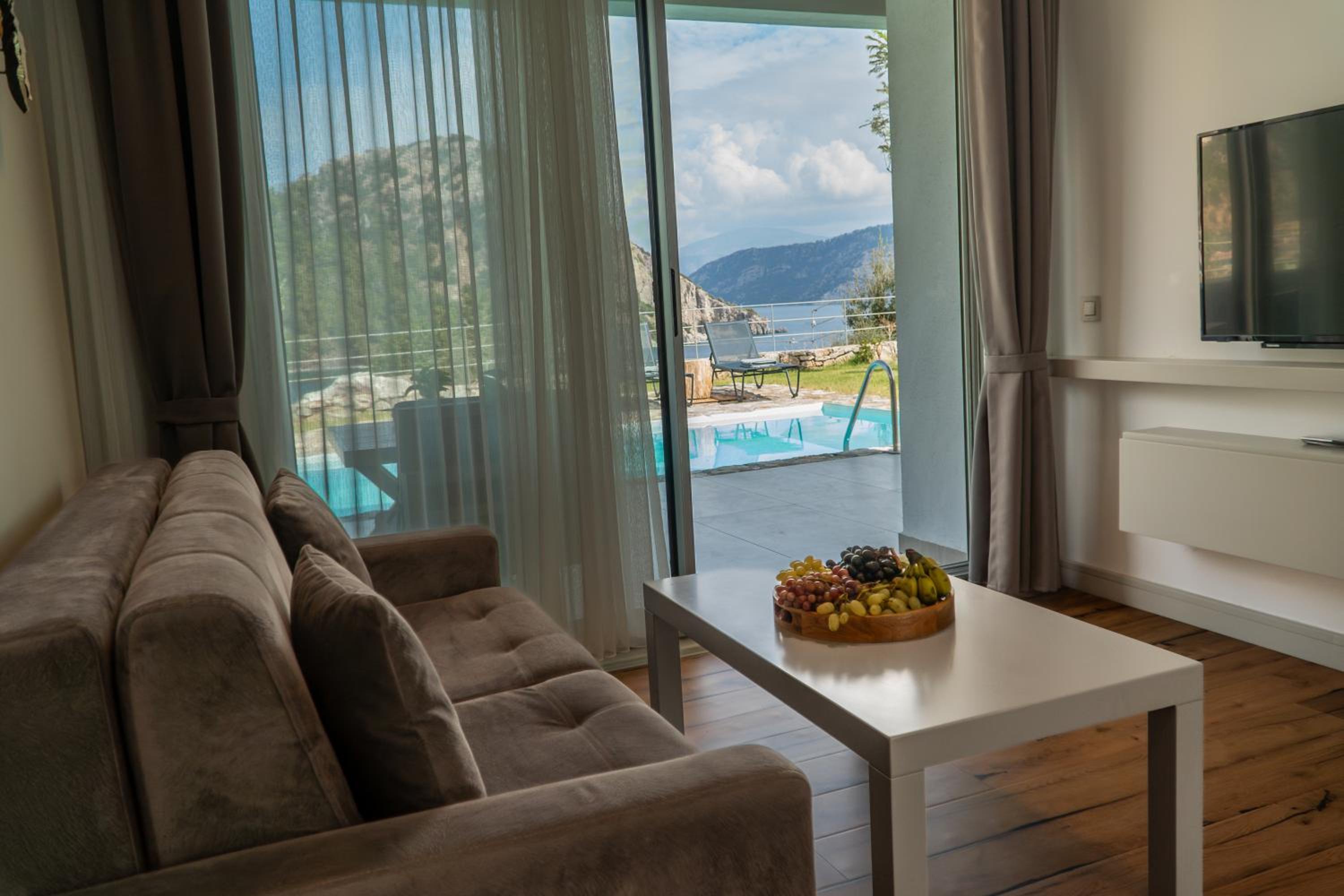 Sea View Villa with Private Pool - Photo 14