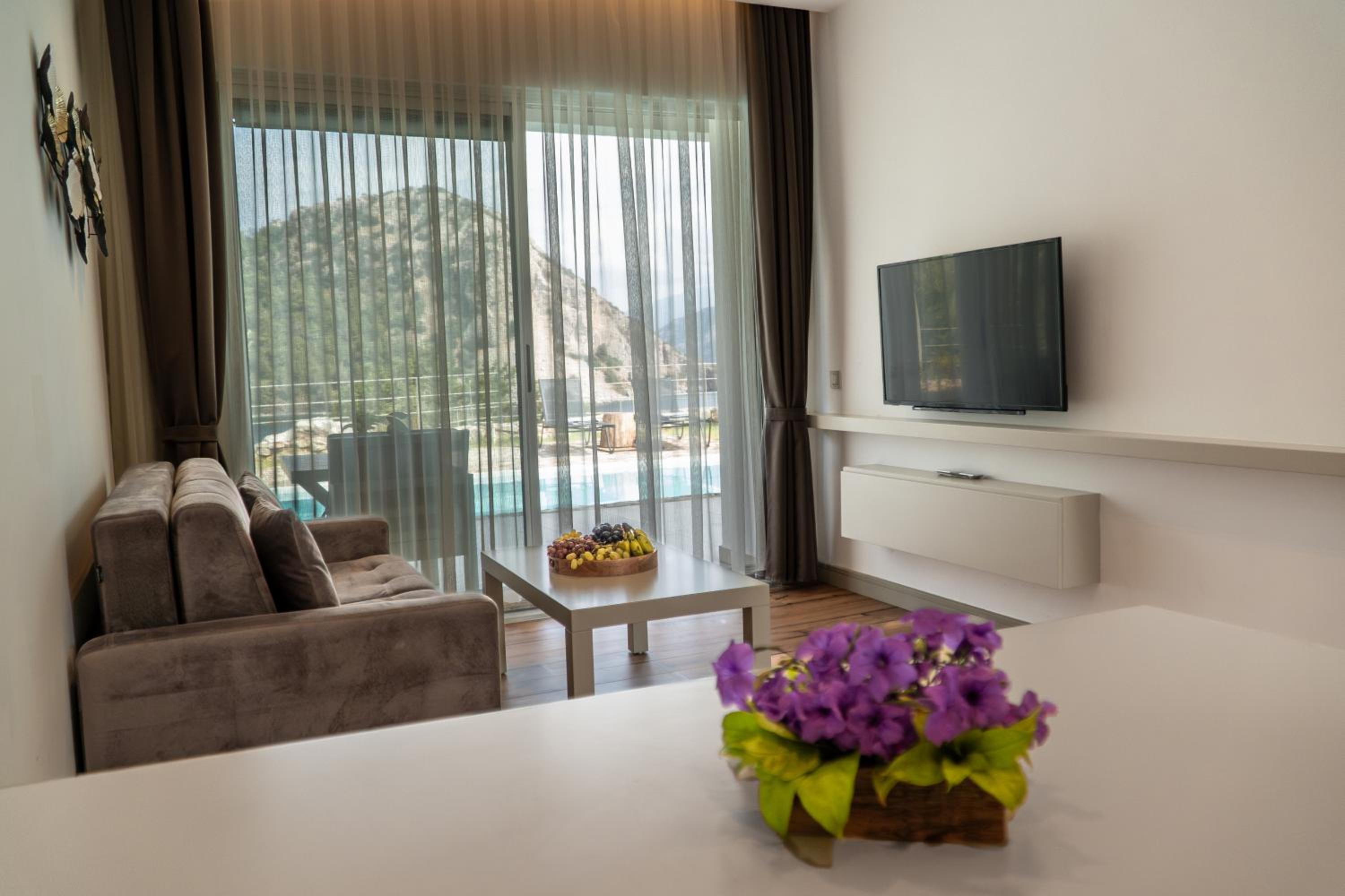 Sea View Villa with Private Pool - Photo 10