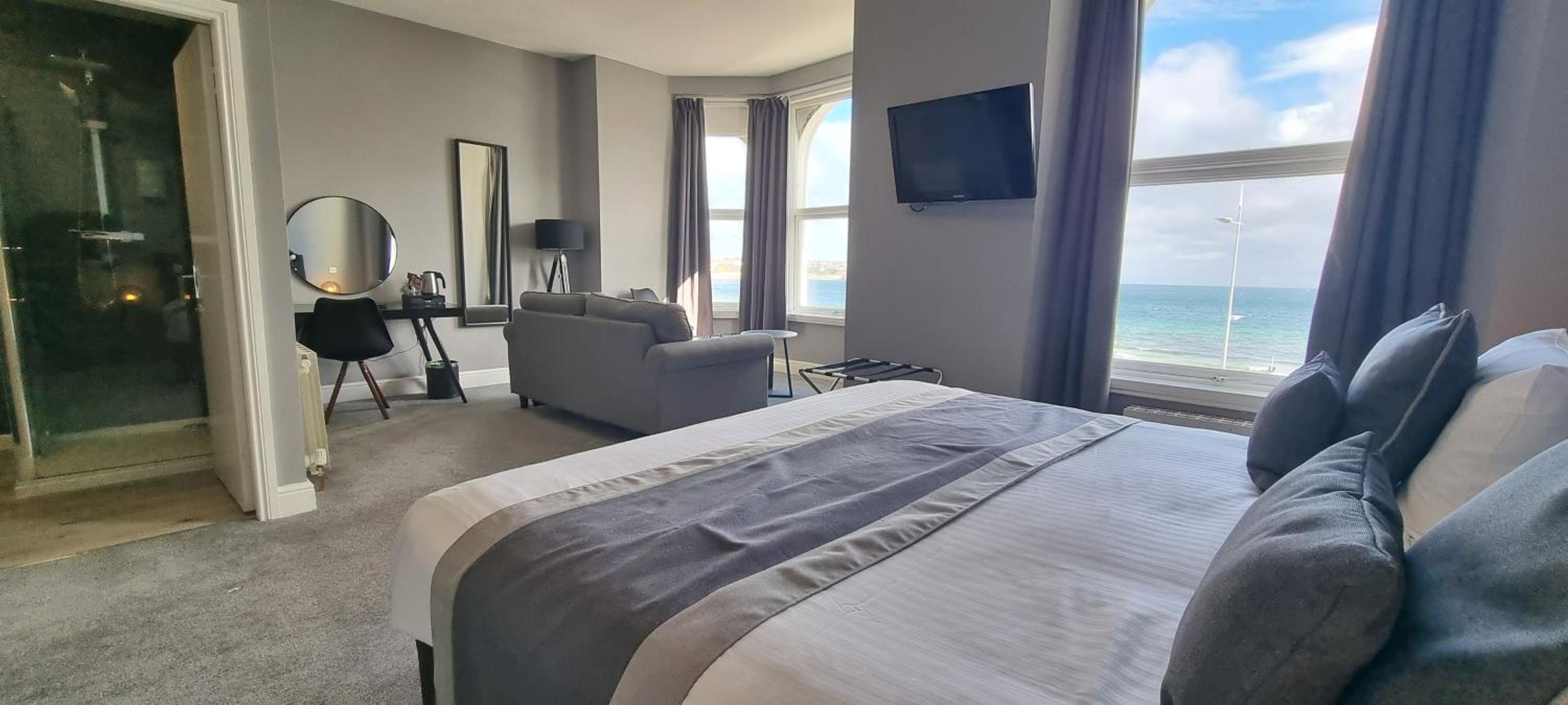Double or Twin Room with Sea View - Photo 1