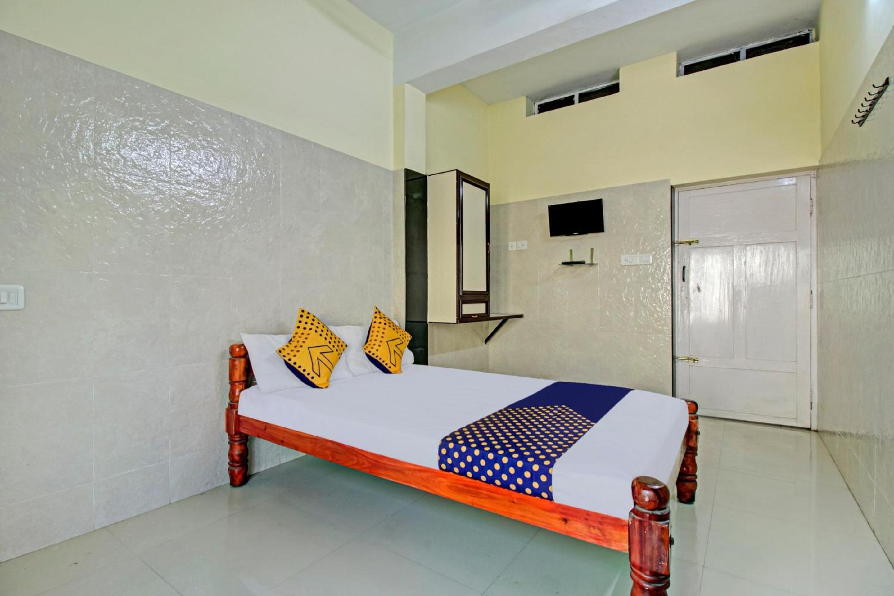 Single Room with Bathroom photo 1