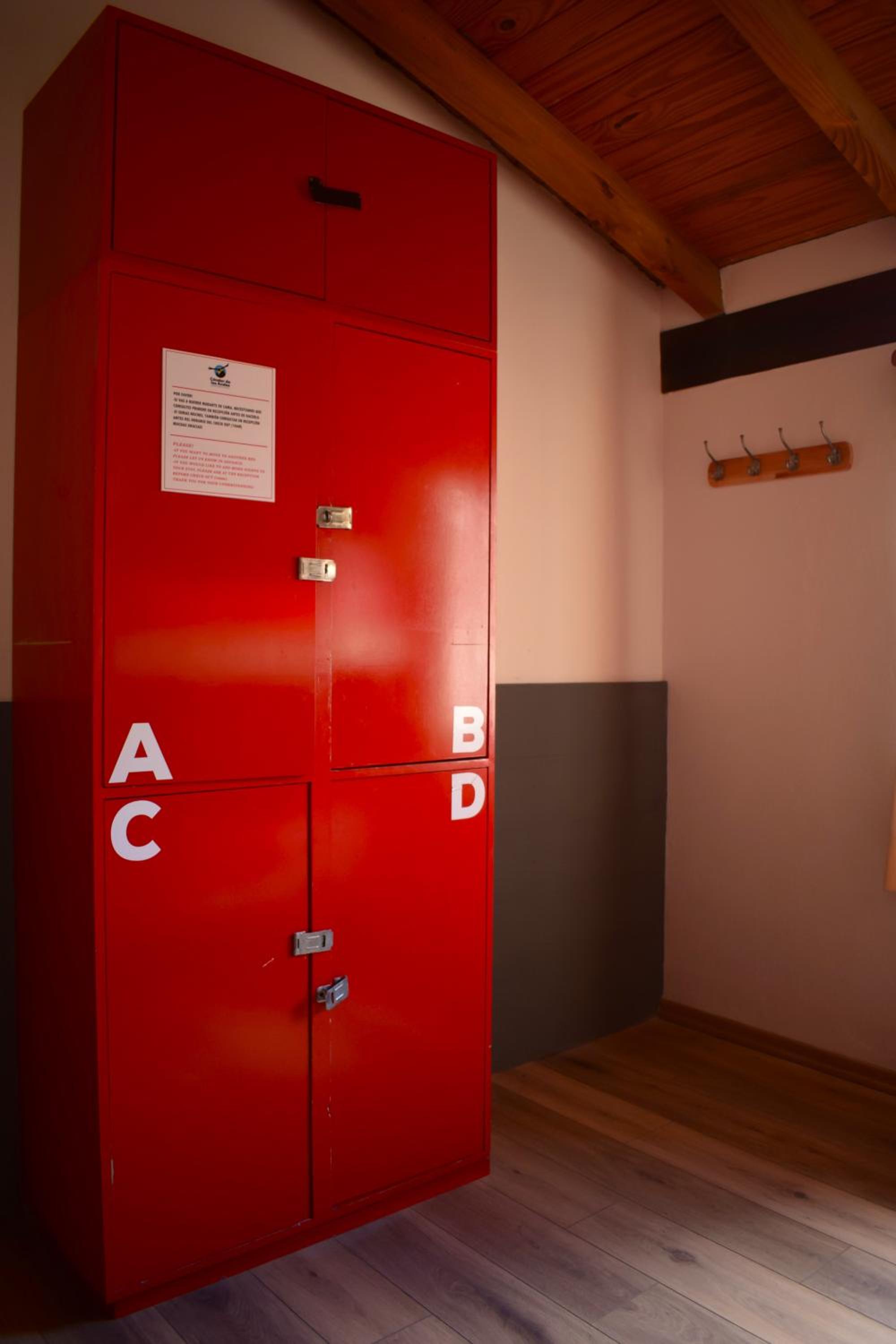 Single Bed in Mixed Dormitory Room (4 Adults)  photo 2