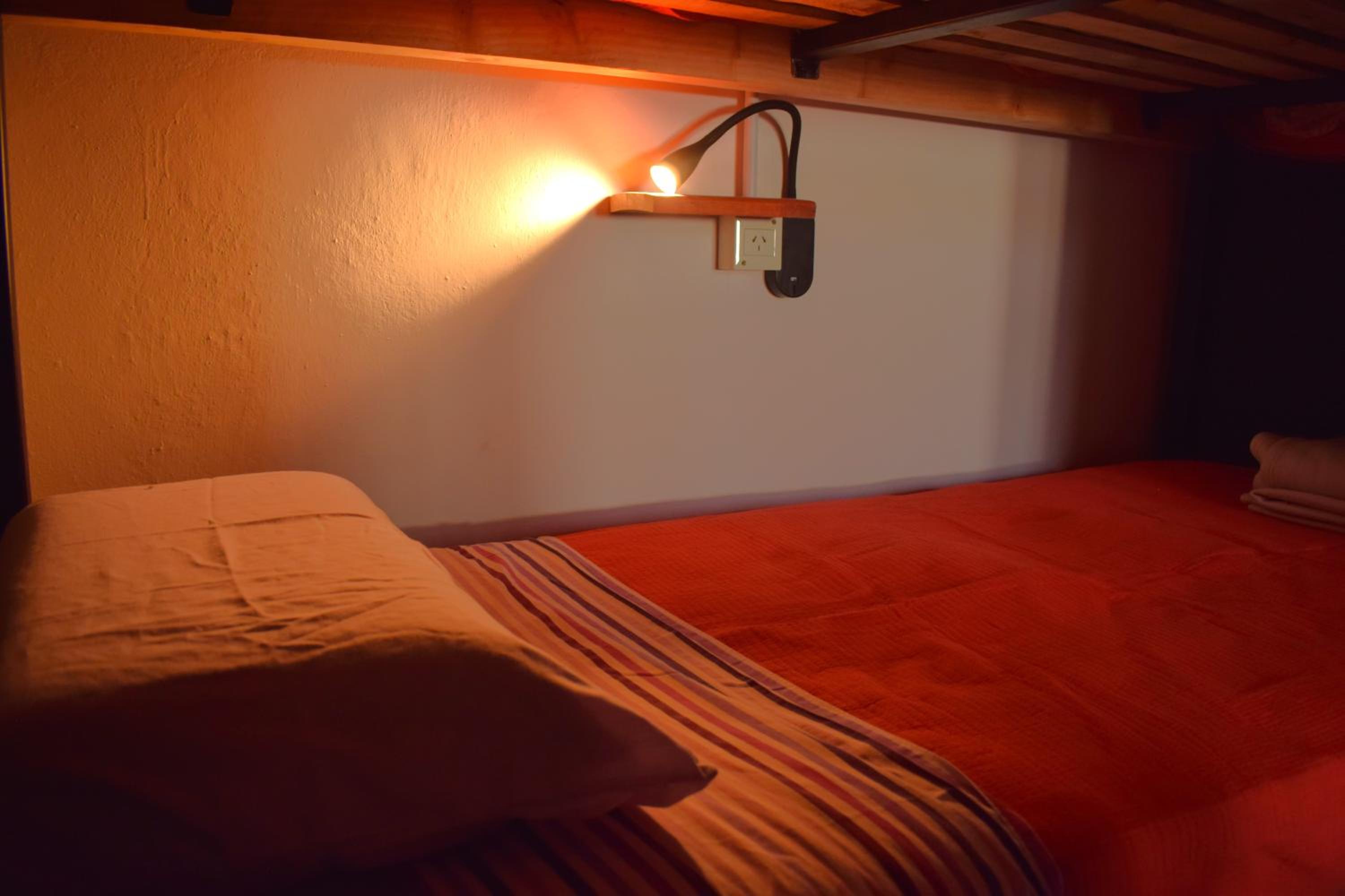 Single Bed in Mixed Dormitory Room (4 Adults)  photo 3