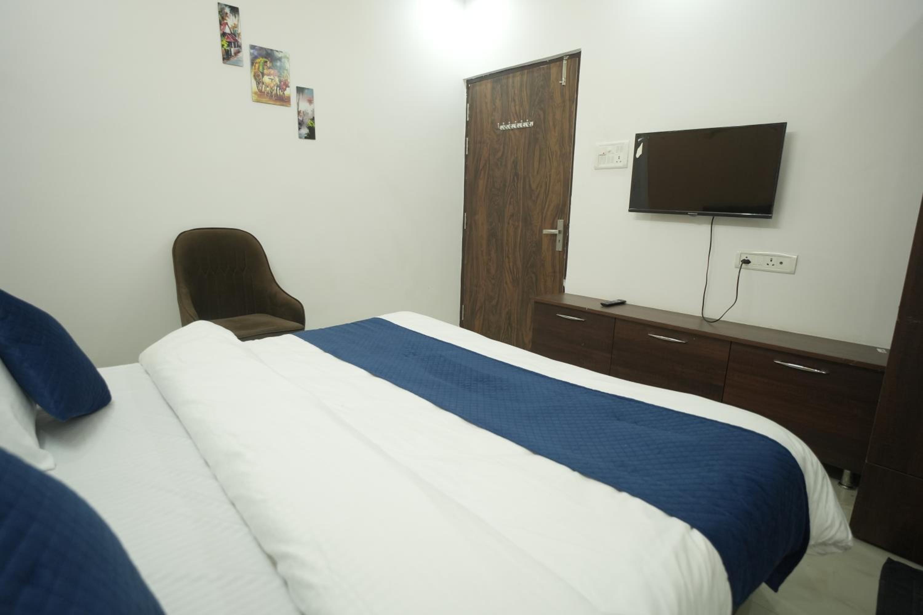Deluxe Room - Photo 1