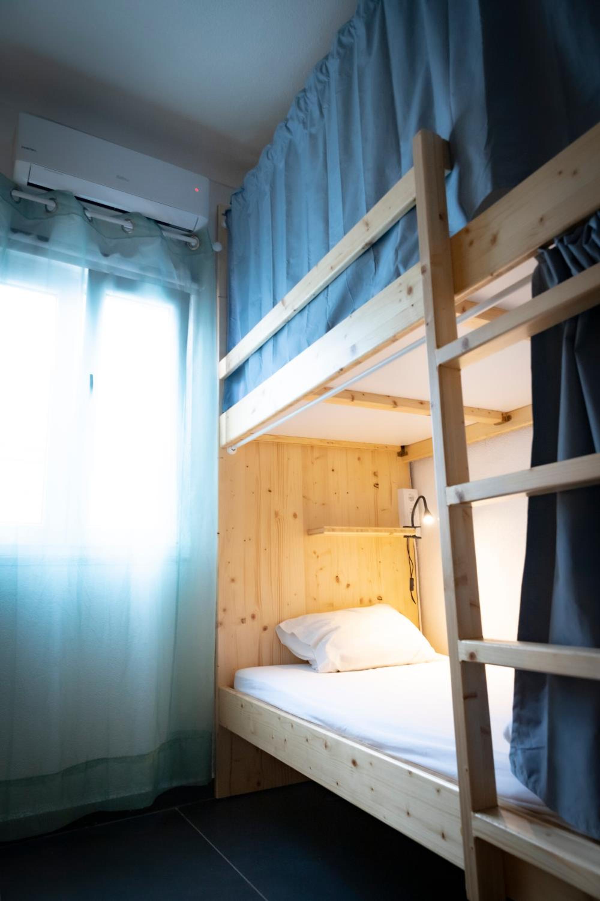 6-Bed Mixed Dormitory Room photo 1