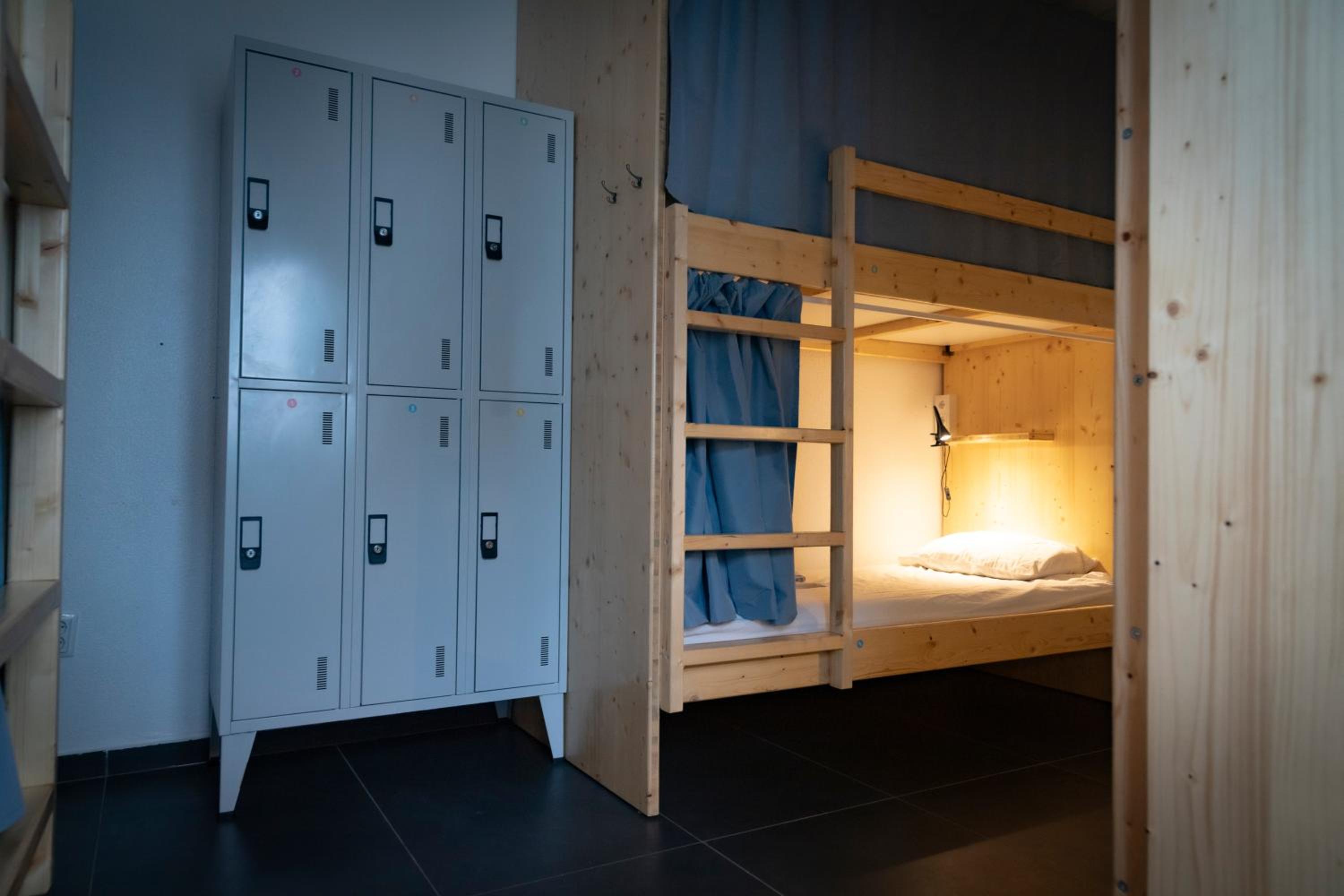 6-Bed Mixed Dormitory Room photo 2