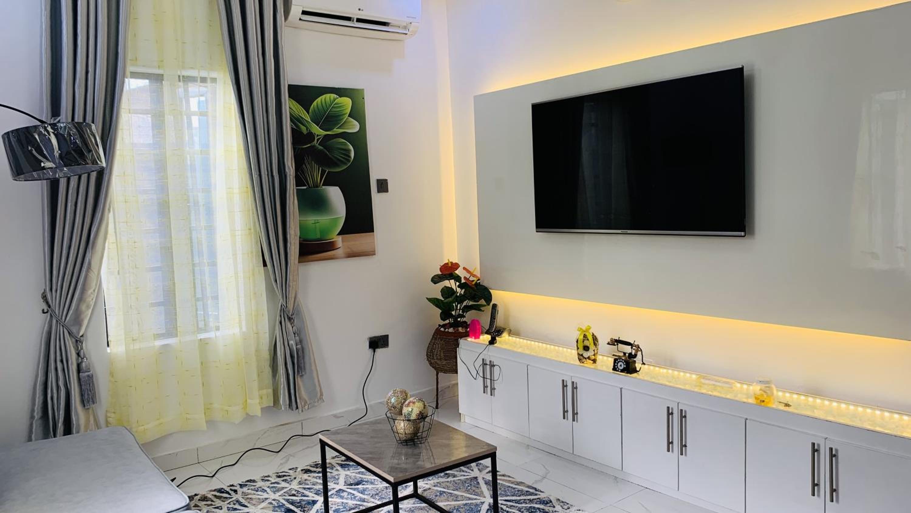 Deluxe One-Bedroom Apartment with Ocean View photo 2