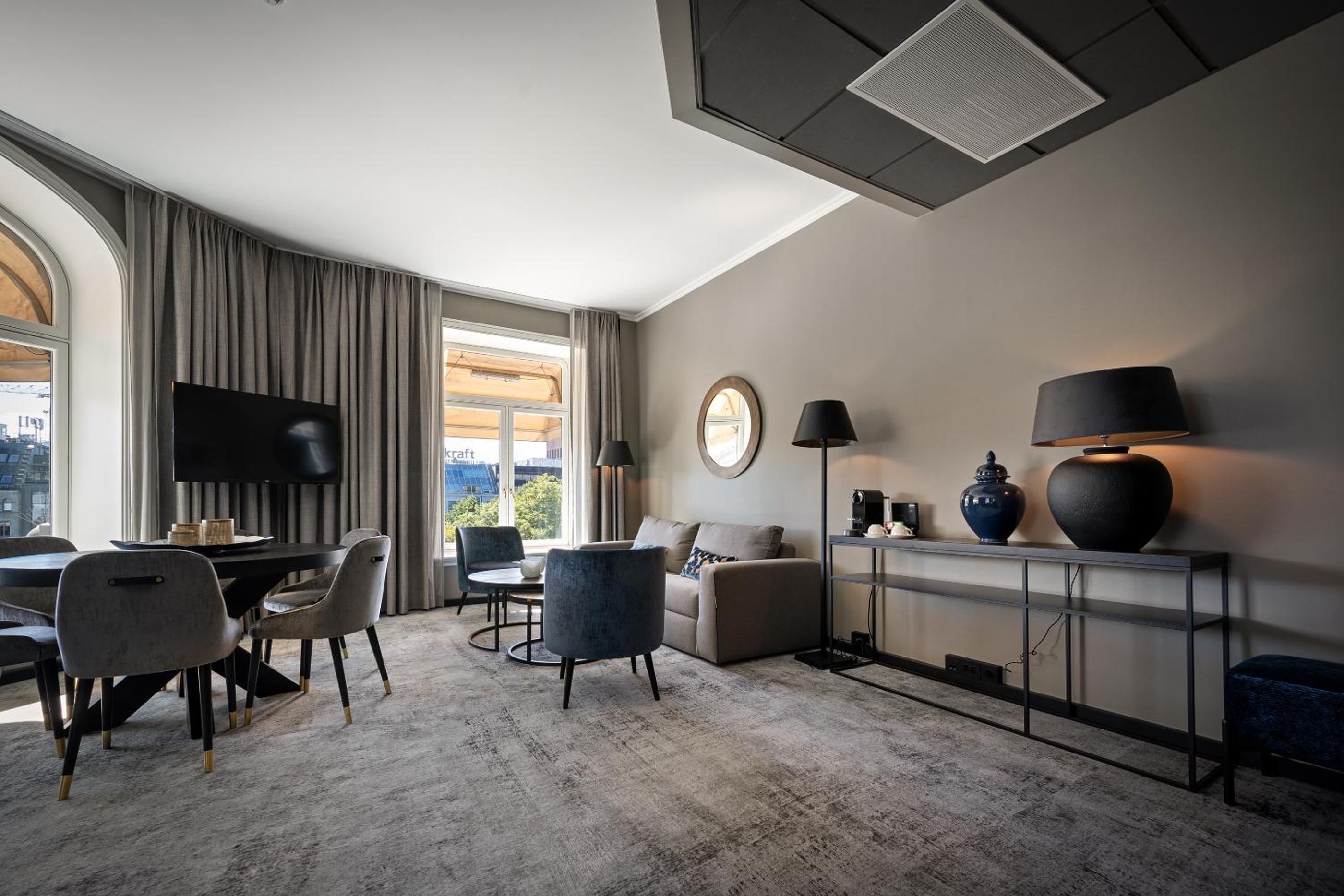 Suite - Photo 7