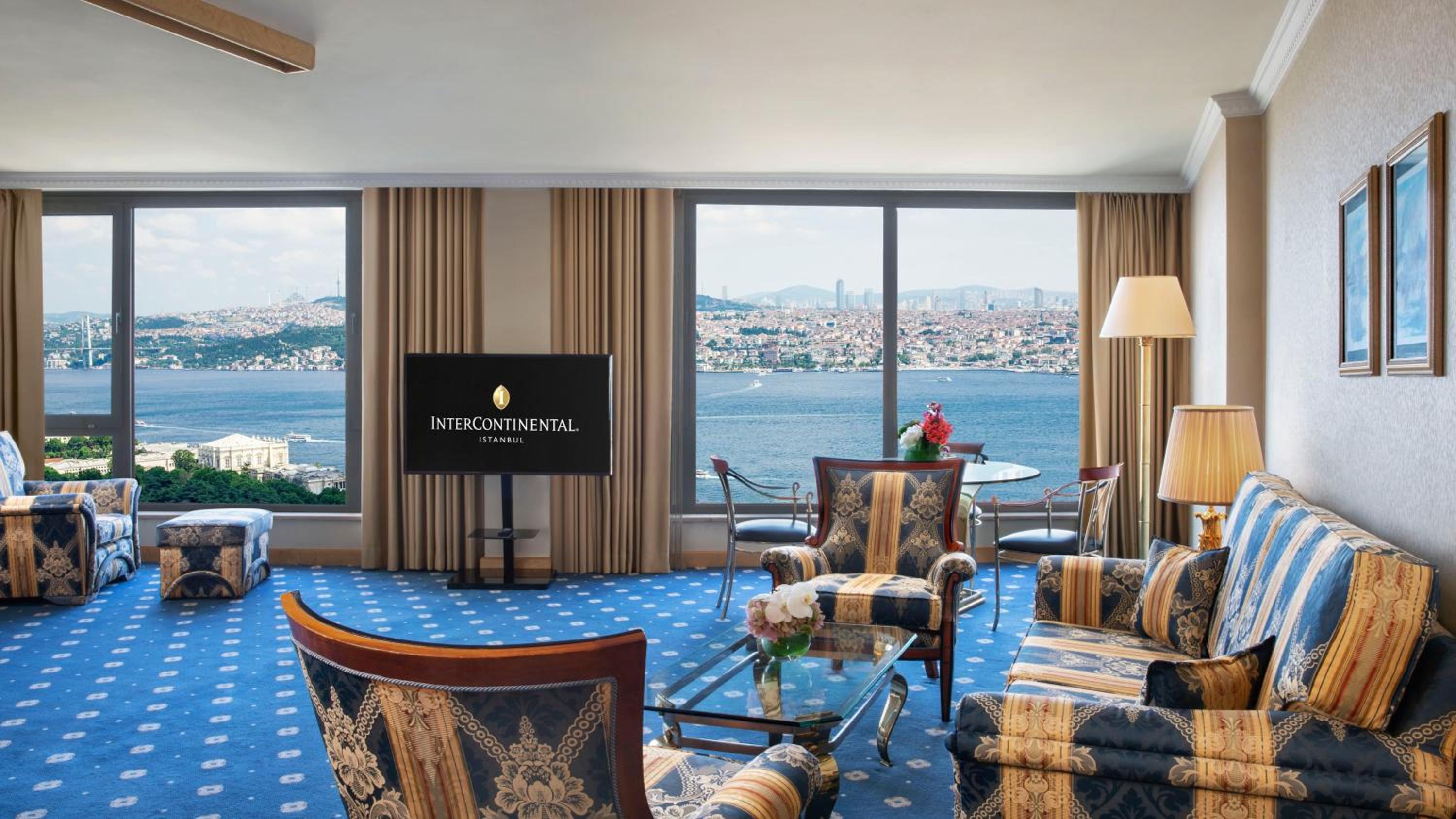 One-Bedroom Suite with Sea View photo 1