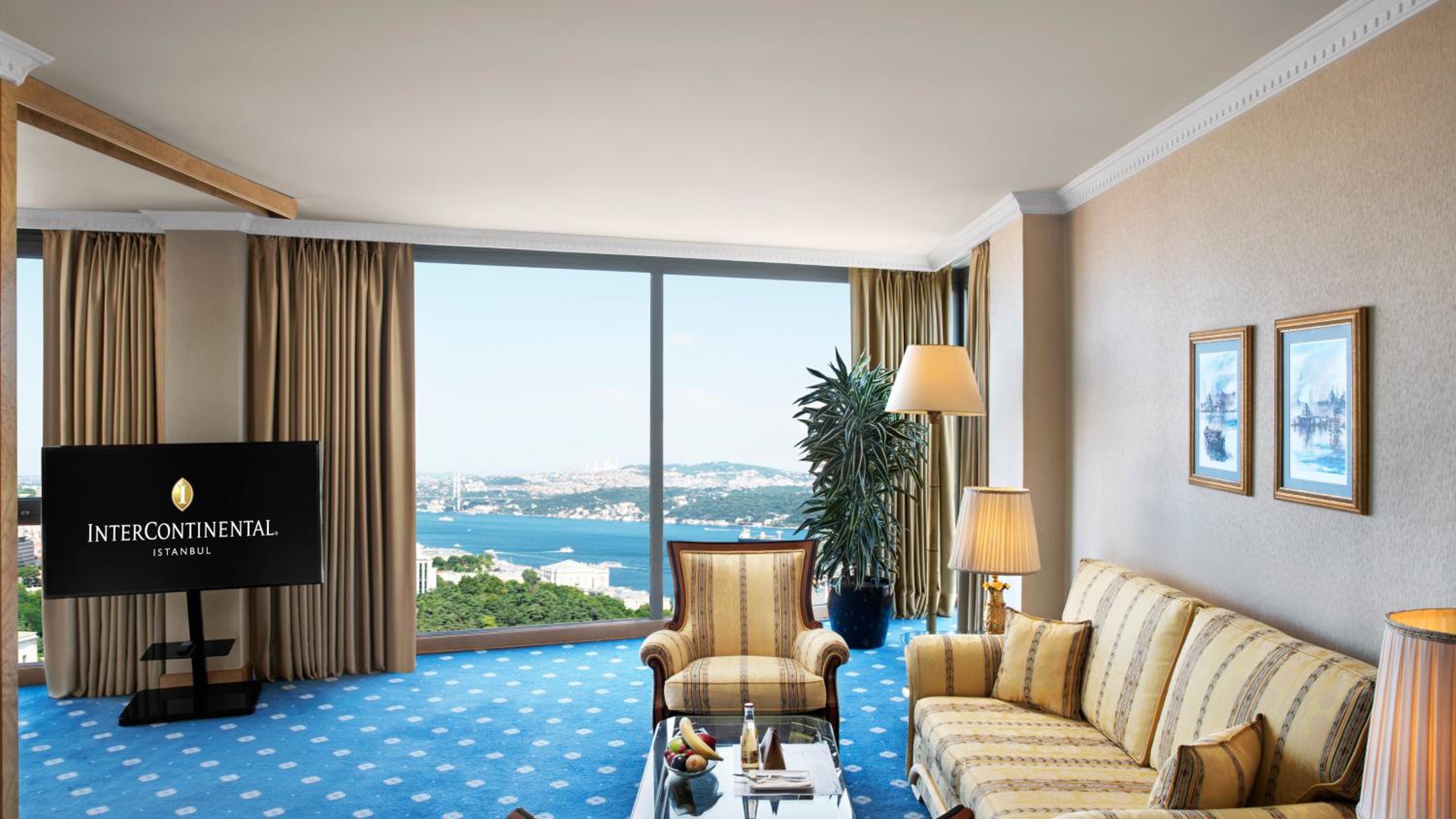Business Suite with Sea View photo 3