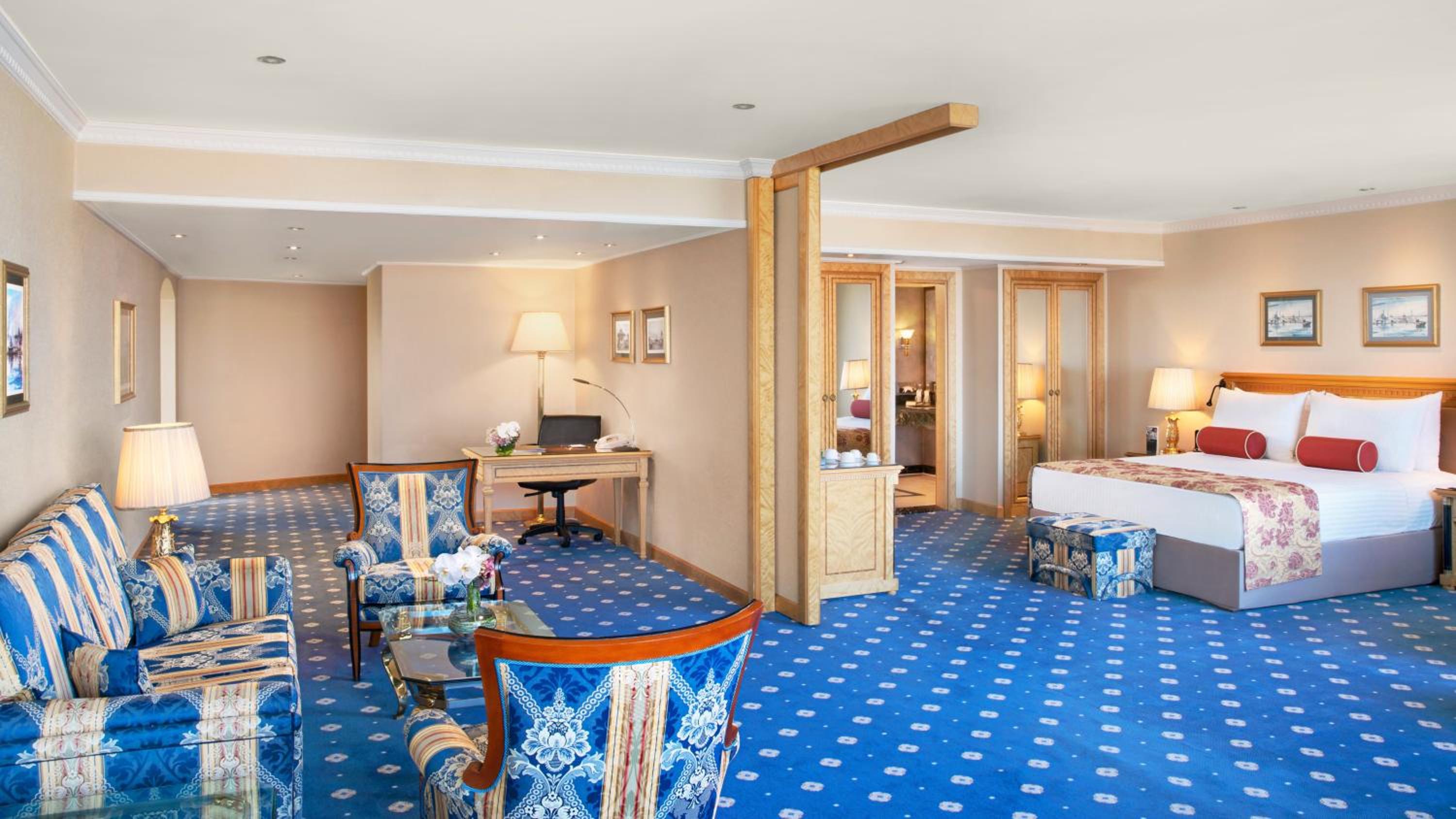 One-Bedroom Suite with Sea View photo 3