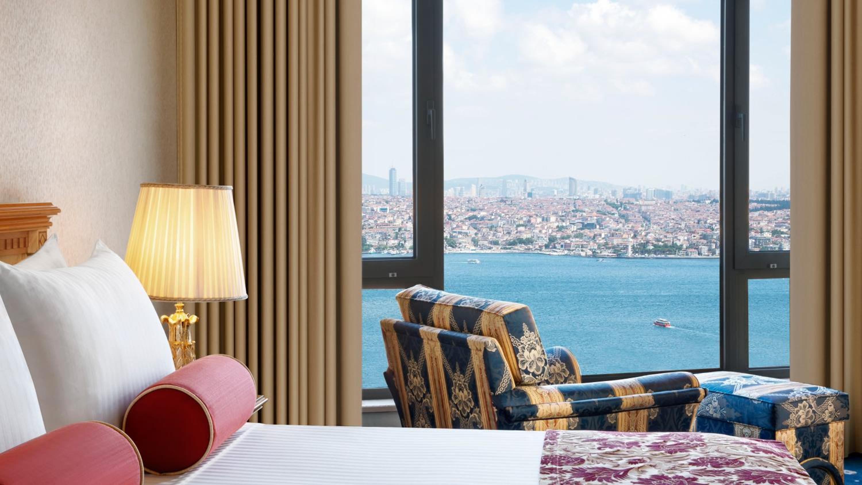 One-Bedroom Suite with Sea View photo 2