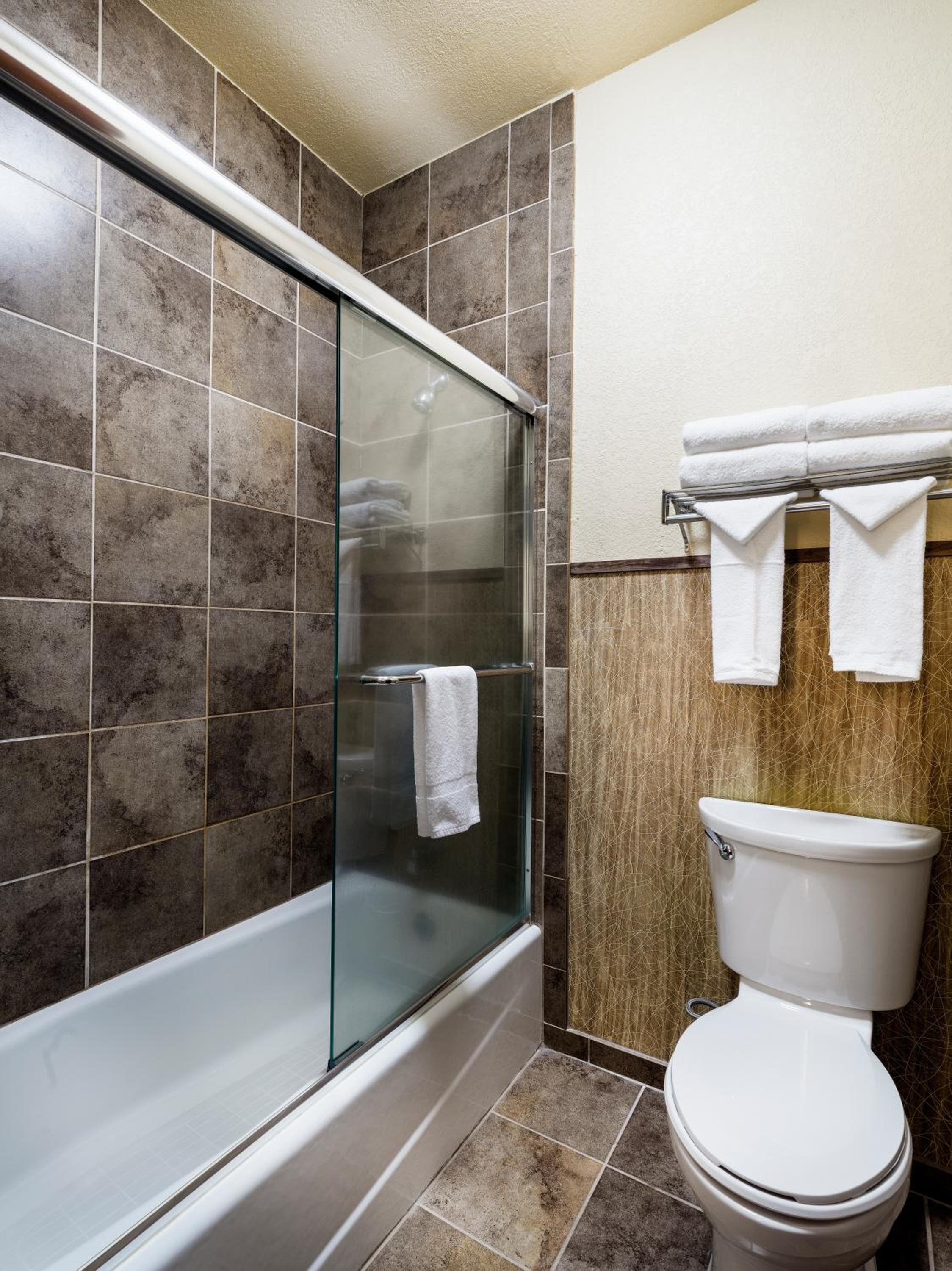 Deluxe Double Room with Two Double Beds - Non-Smoking - Photo 12