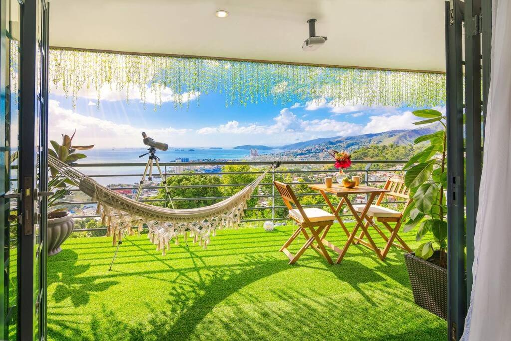 Two-Bedroom Apartment with Balcony and Sea View photo 1