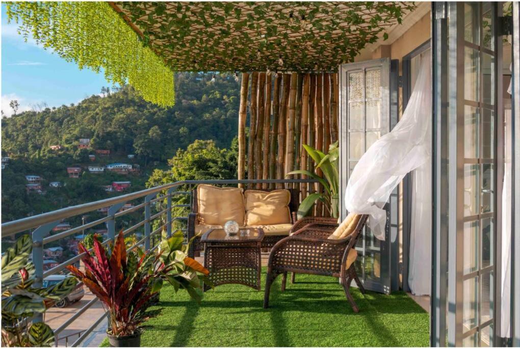 Two-Bedroom Apartment with Balcony and Sea View photo 3