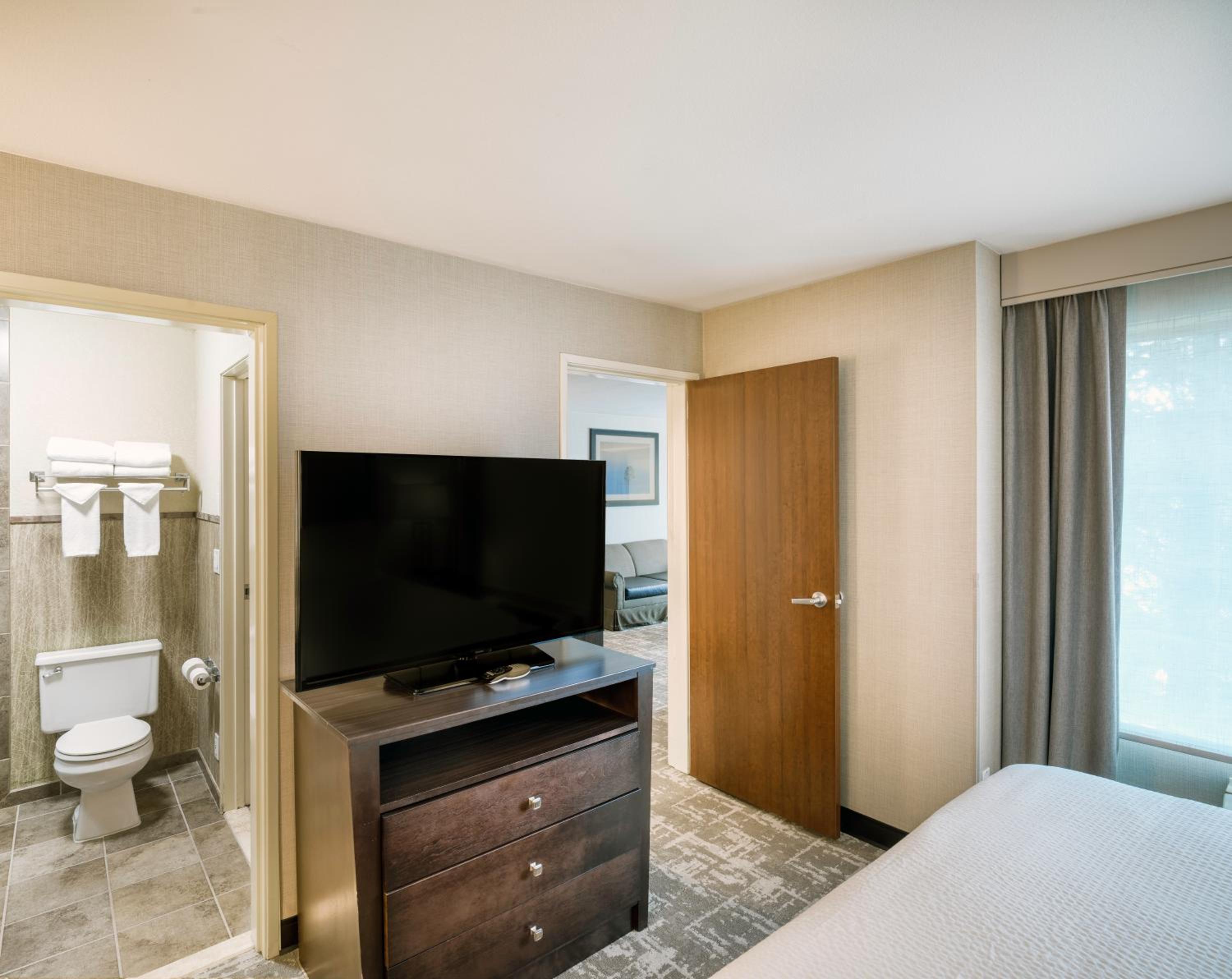 One-Bedroom Suite with Three Queen Beds photo 1