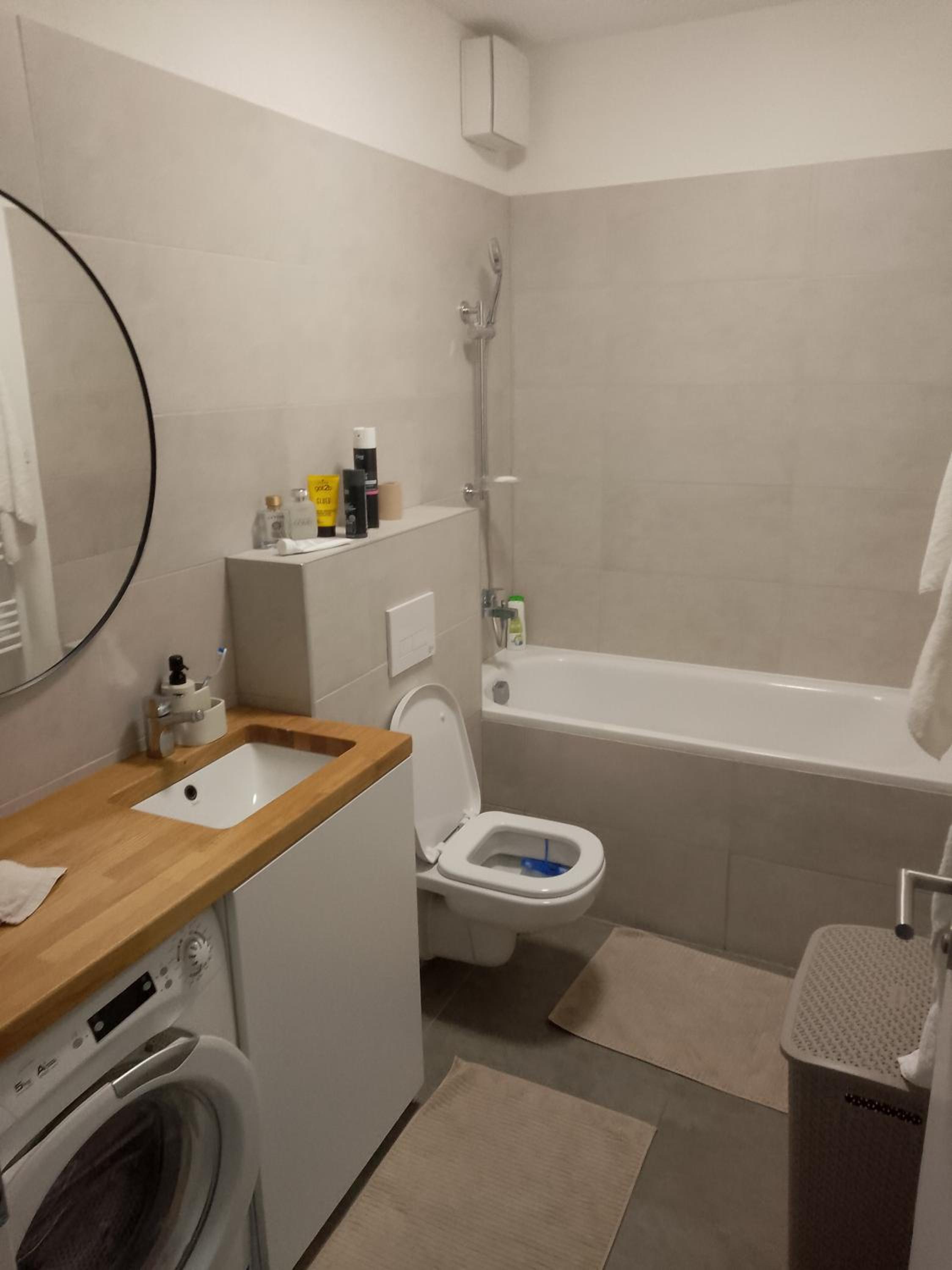 One-Bedroom Apartment photo 2