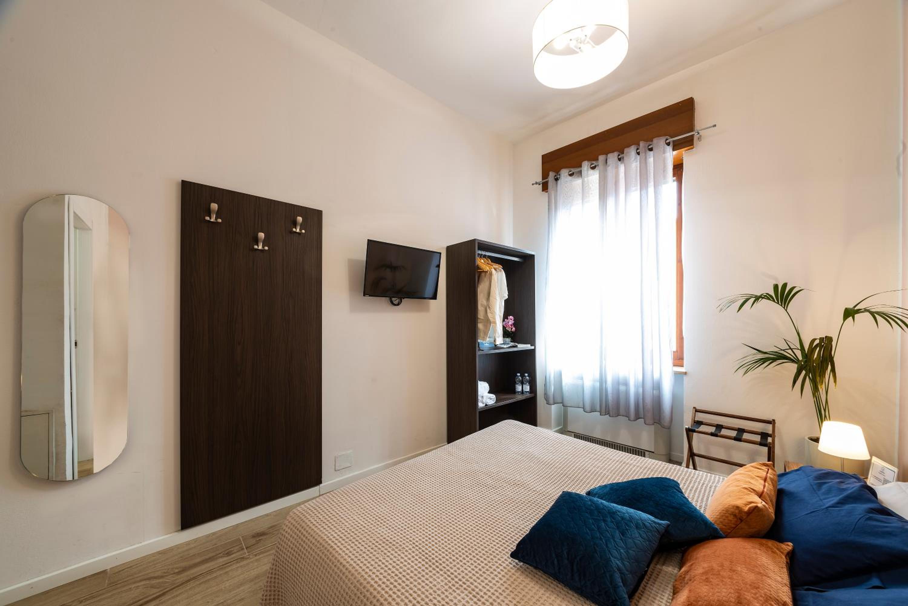 Deluxe Room - Photo 8