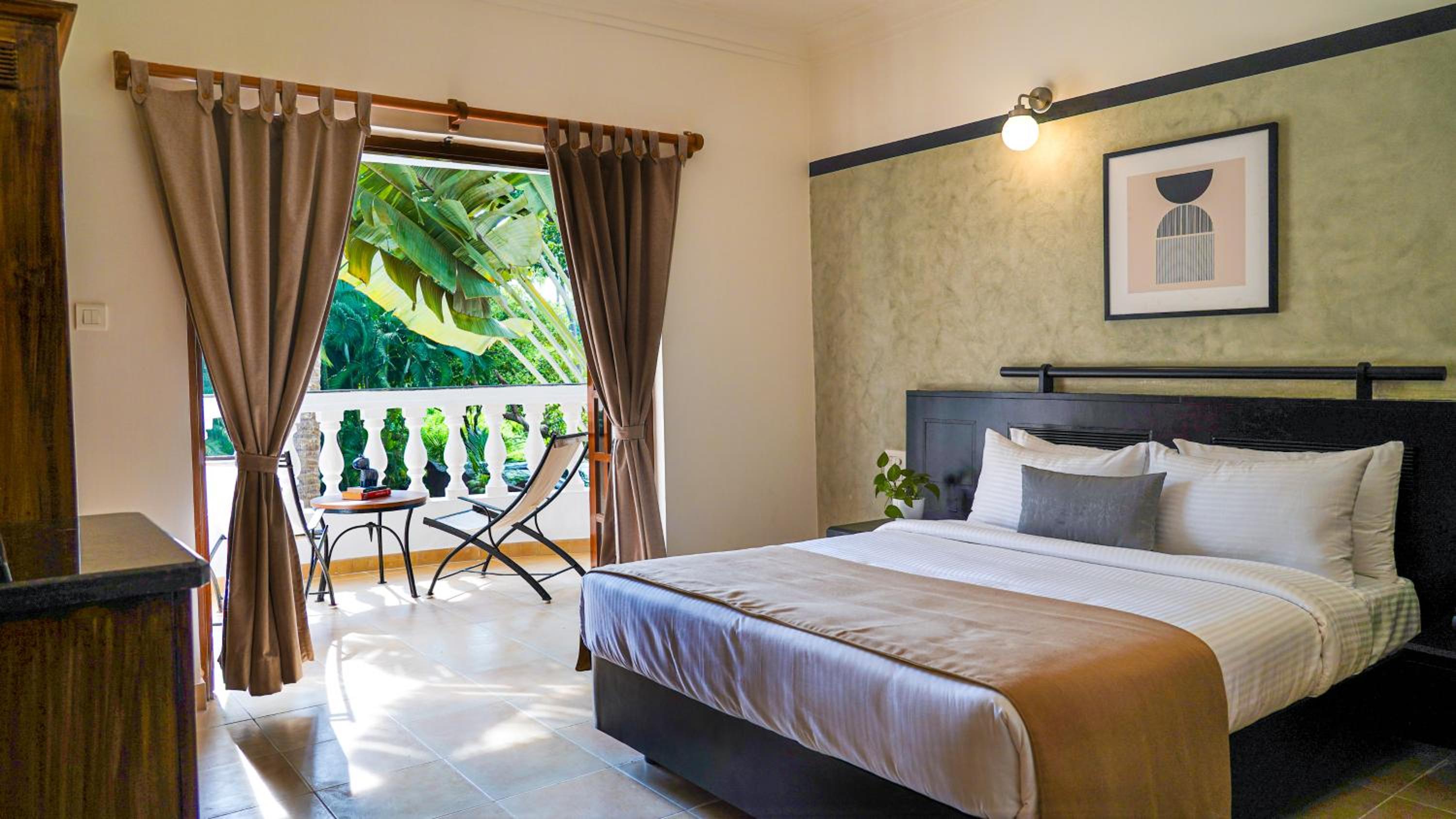 Queen Room with Pool View