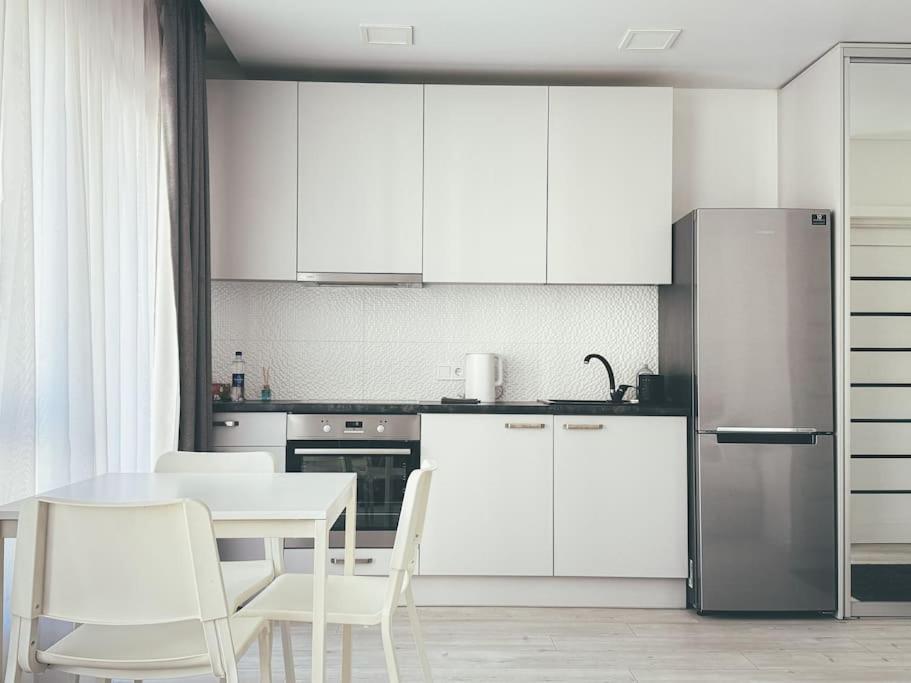One-Bedroom Apartment photo 1