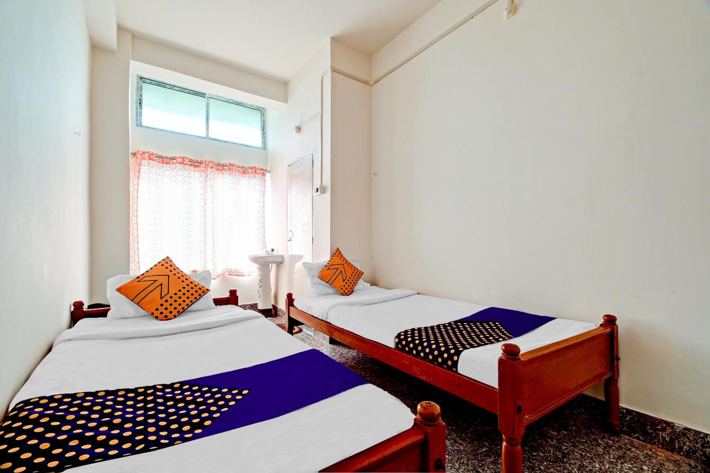 Economy Double Room photo 1