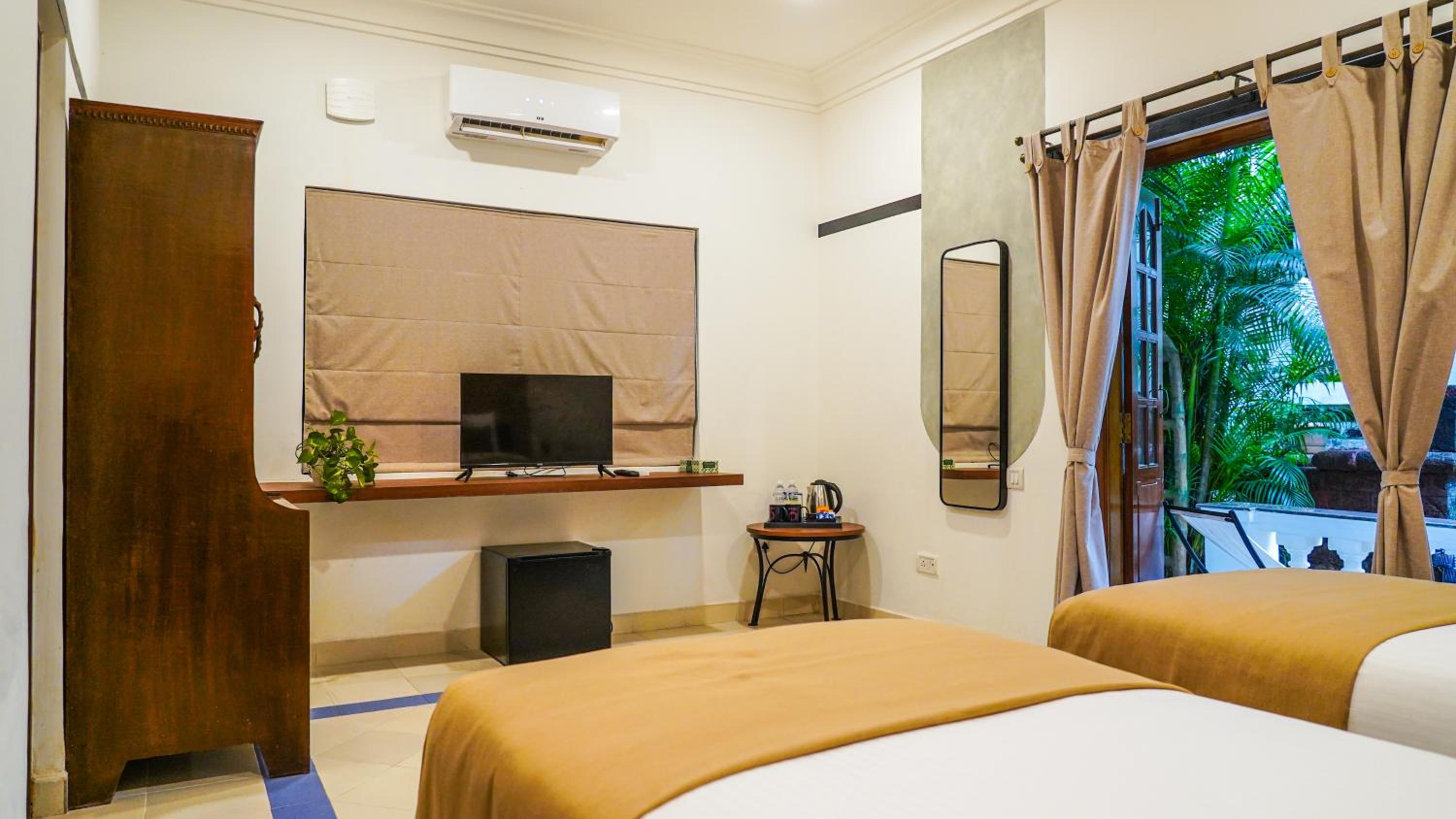 Standard Twin Room