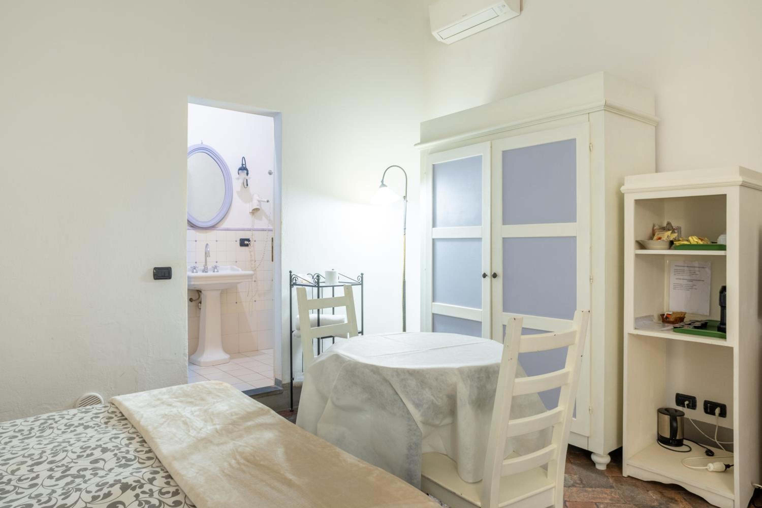 Standard Double Room photo 2