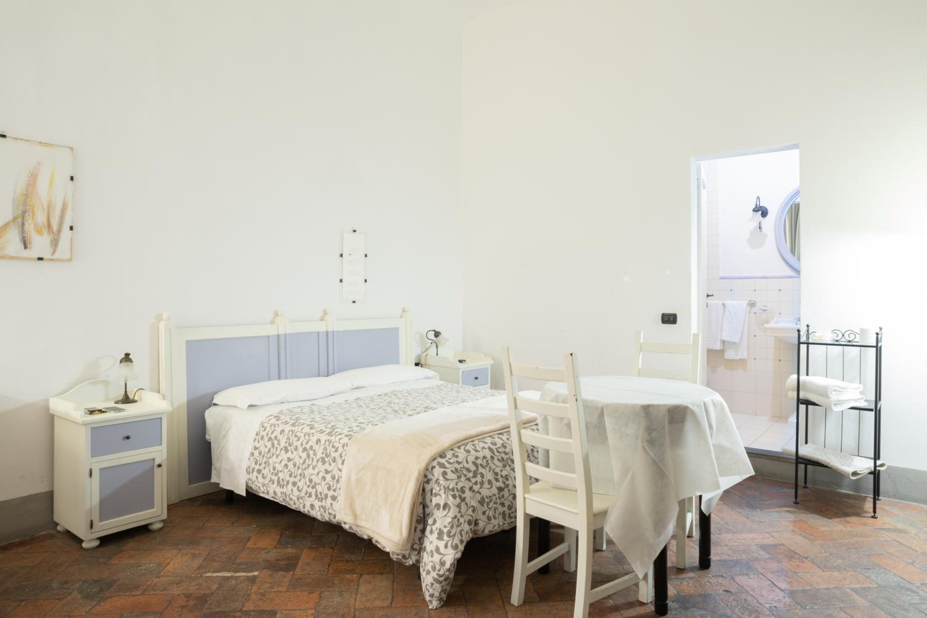 Standard Double Room photo 3