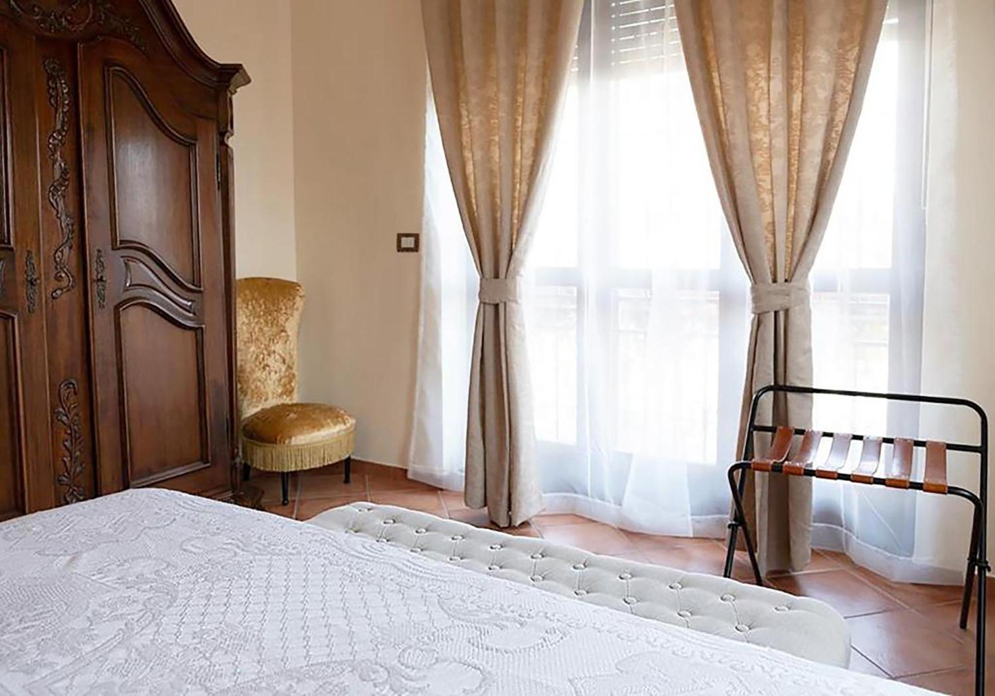 Large Double Room photo 1