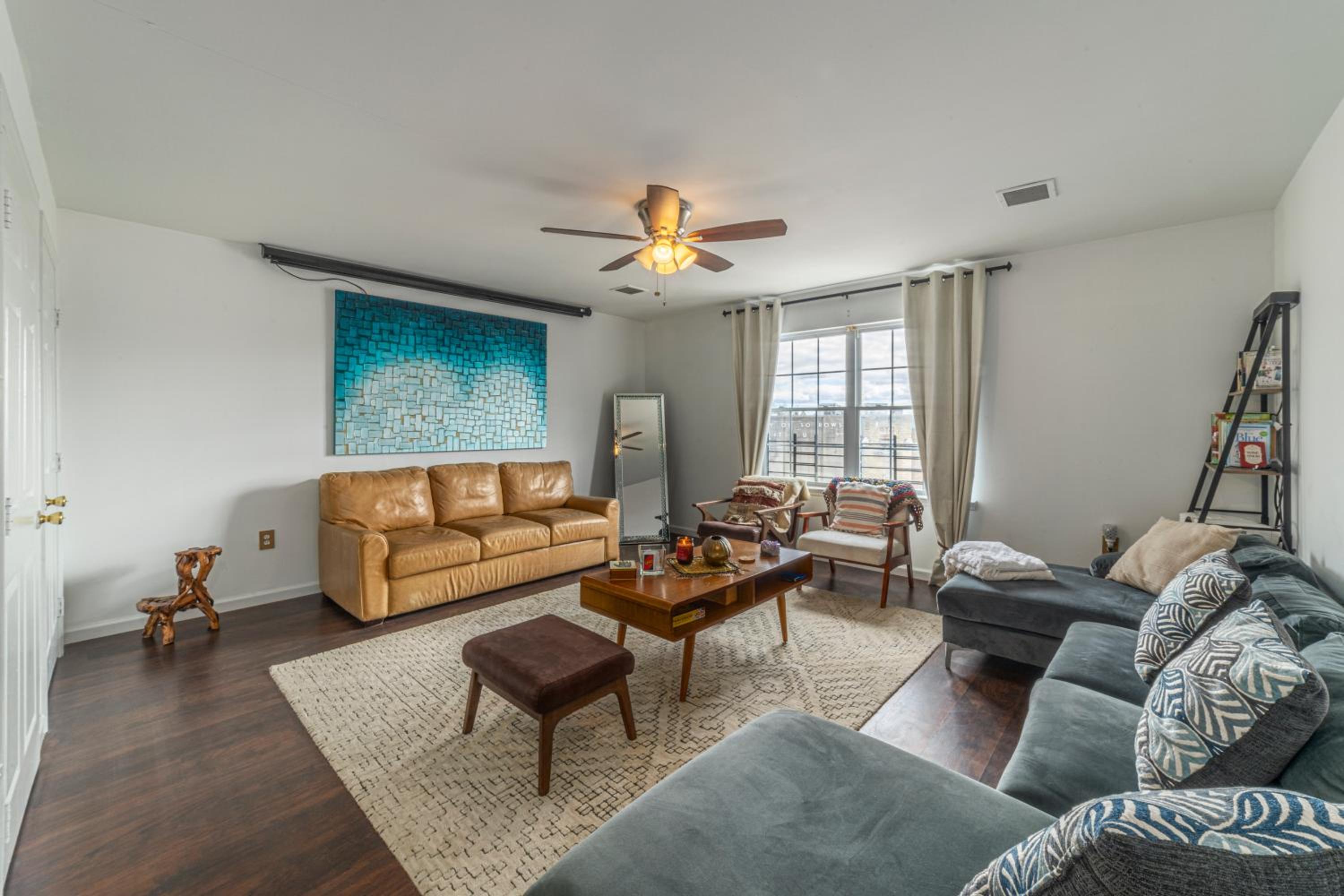 Three-Bedroom Apartment photo 1