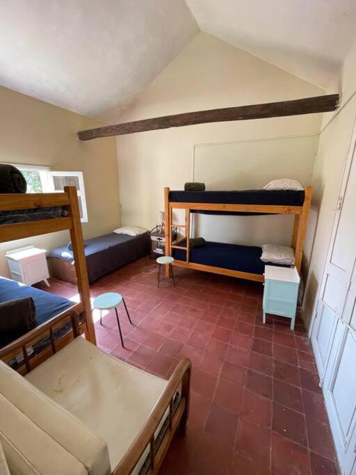 Three-Bedroom House photo 3