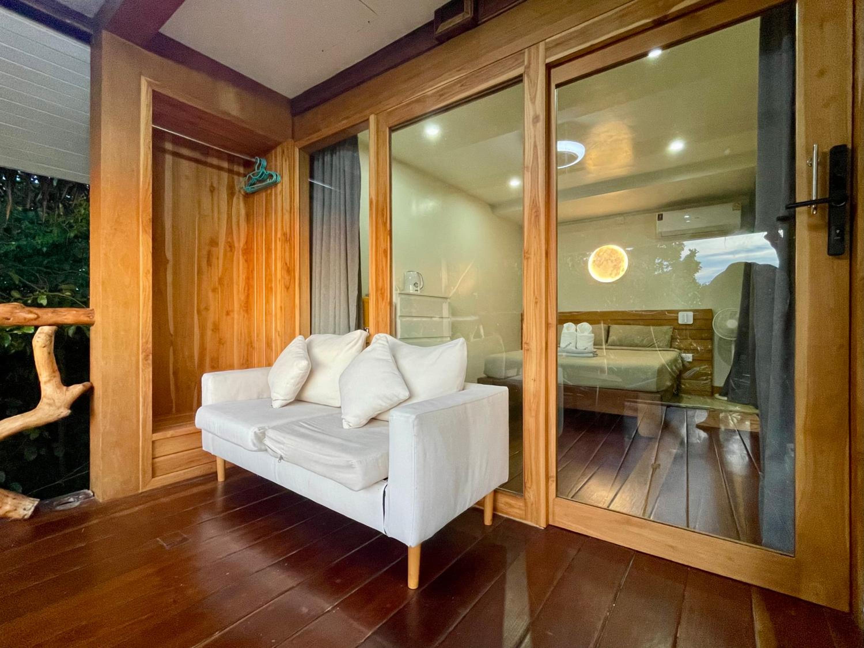 Double Room with Balcony and Sea View photo 3