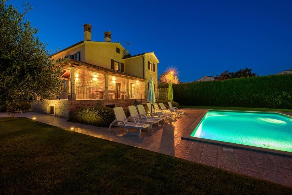 Villa photo 2