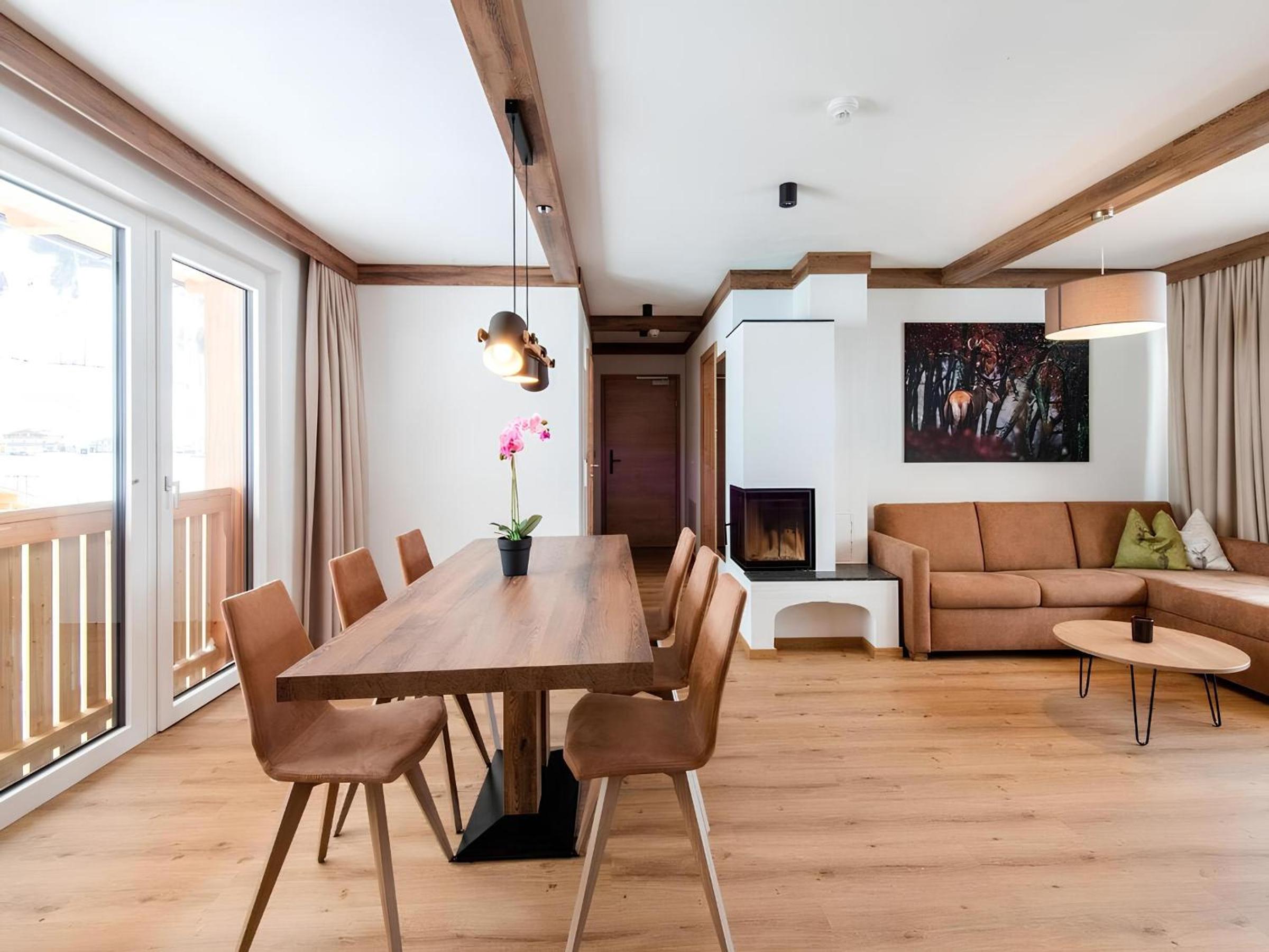 Two-Bedroom Deluxe Apartment with Balcony
