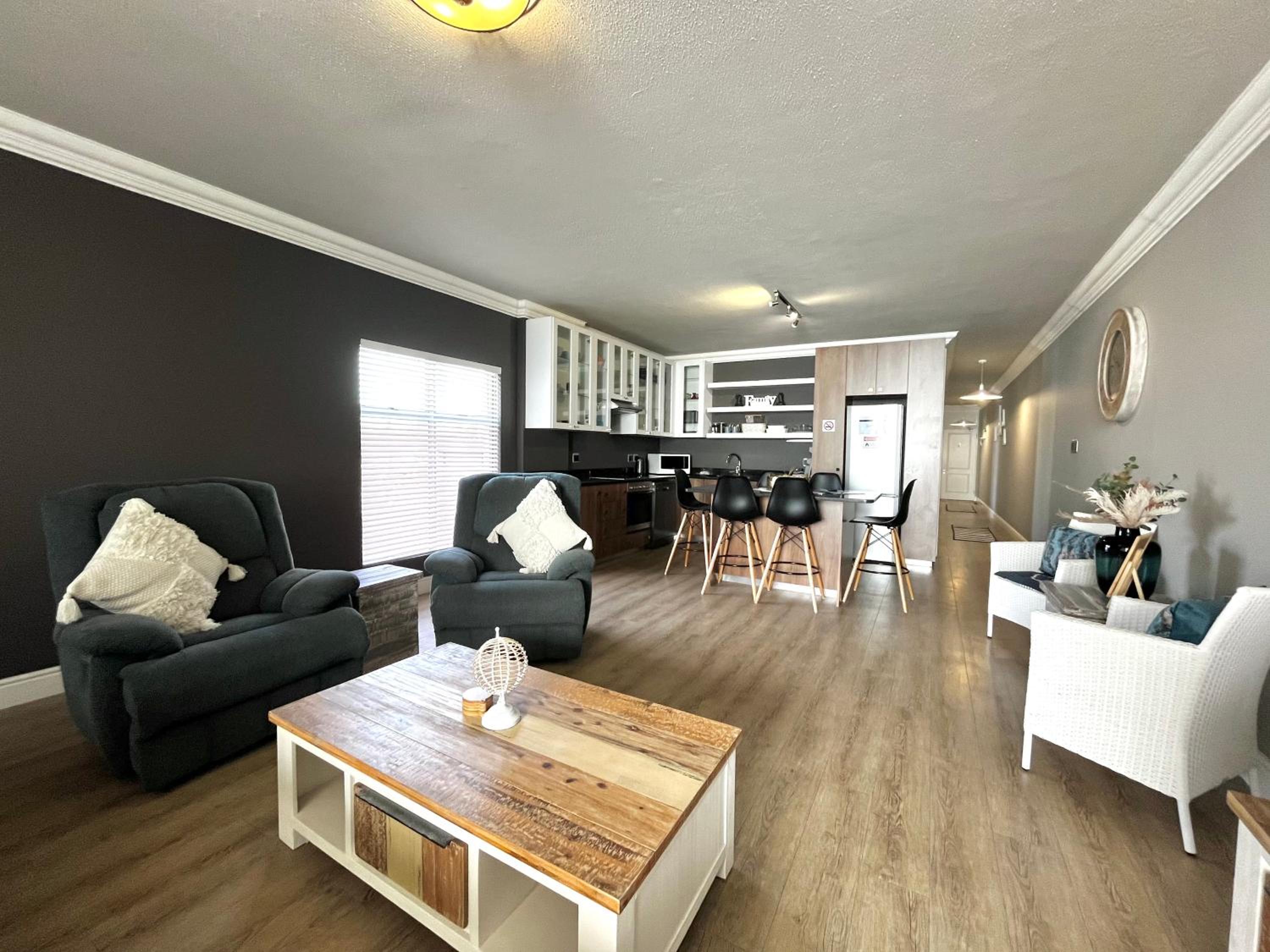 Three-Bedroom Apartment photo 1
