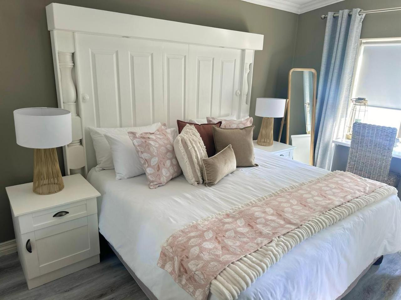 Standard King Room photo 1