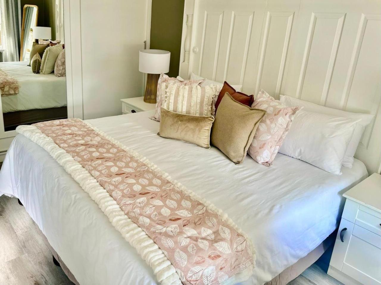 Standard King Room photo 3