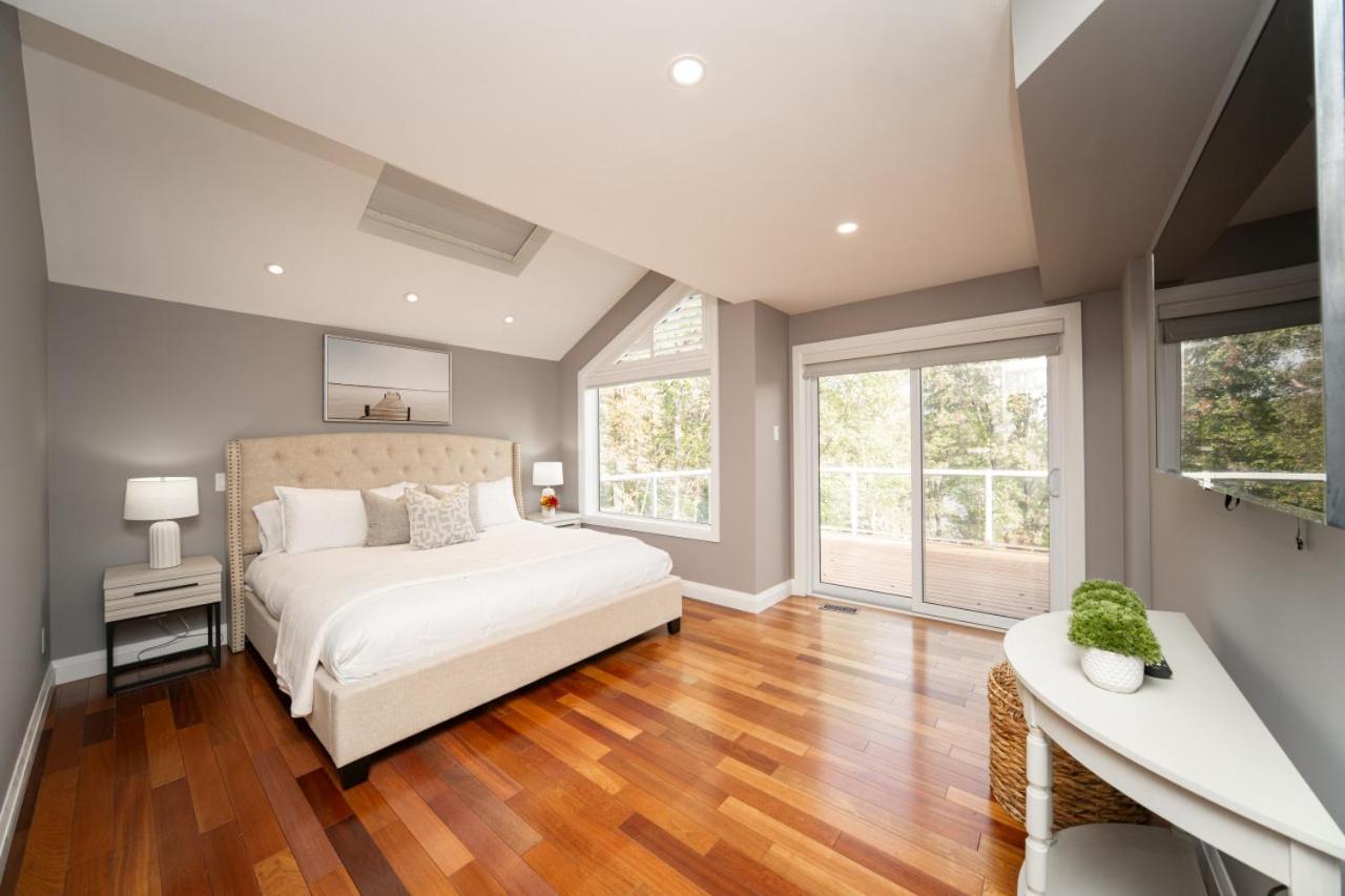 Six-Bedroom House photo 1
