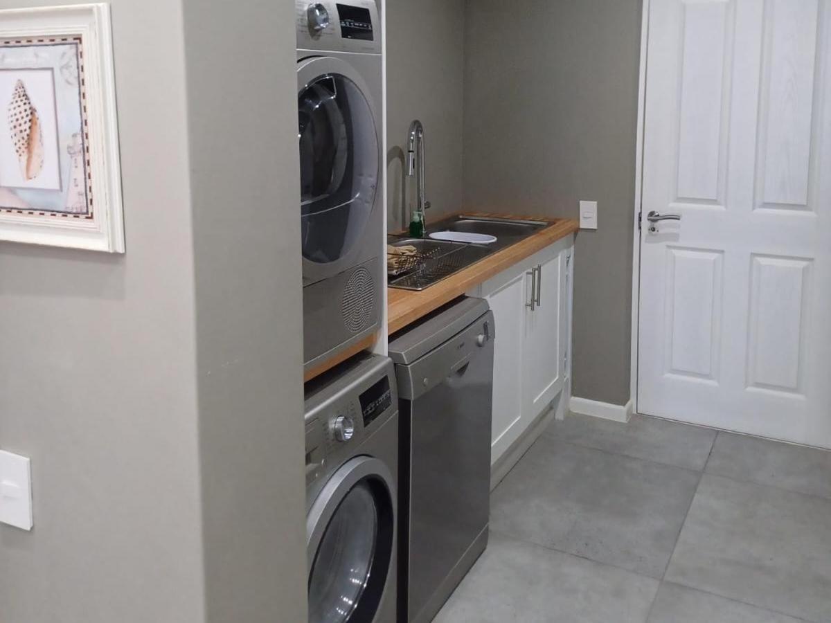Deluxe Apartment photo 2