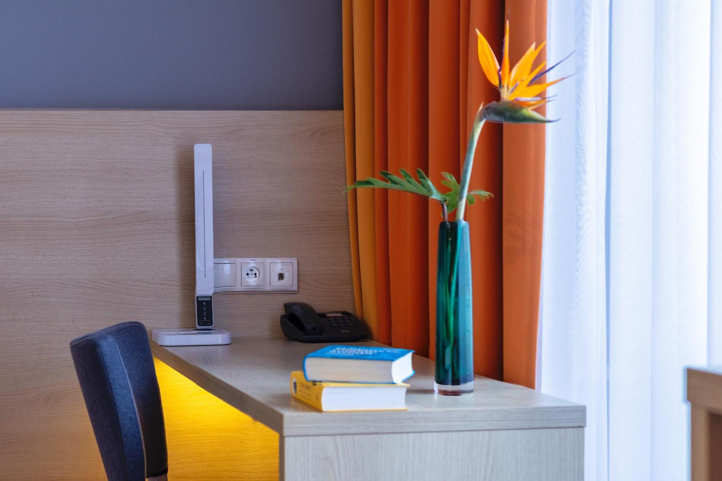 Standard Twin Room - Photo 2