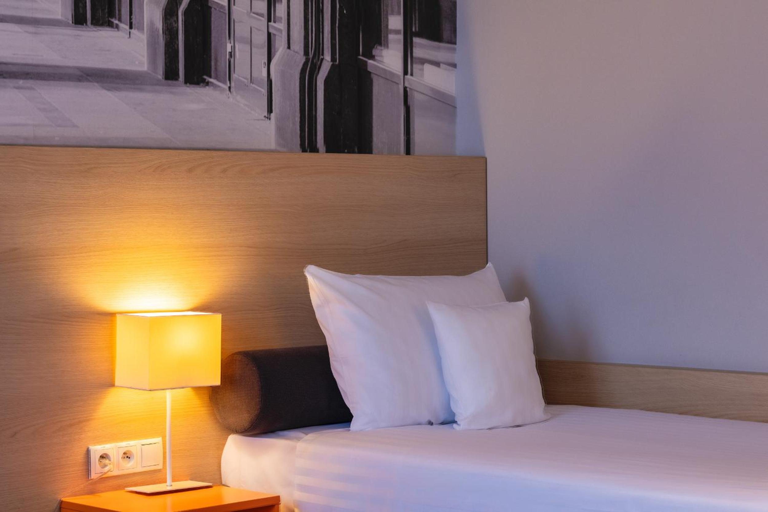 Standard Twin Room - Photo 4