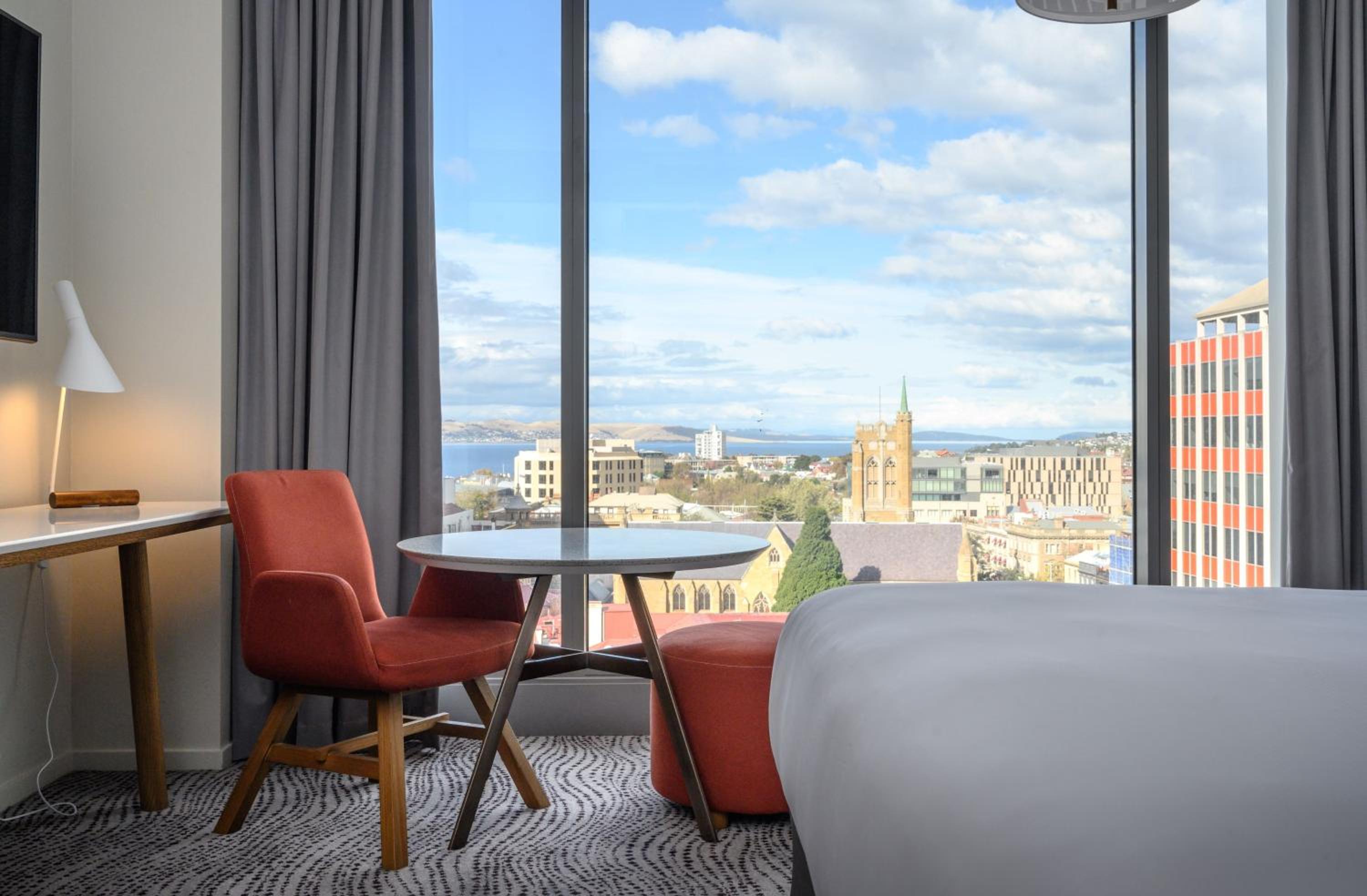 Standard Double Room with Two Double Beds and Harbor View - Lounge Access - Photo 4