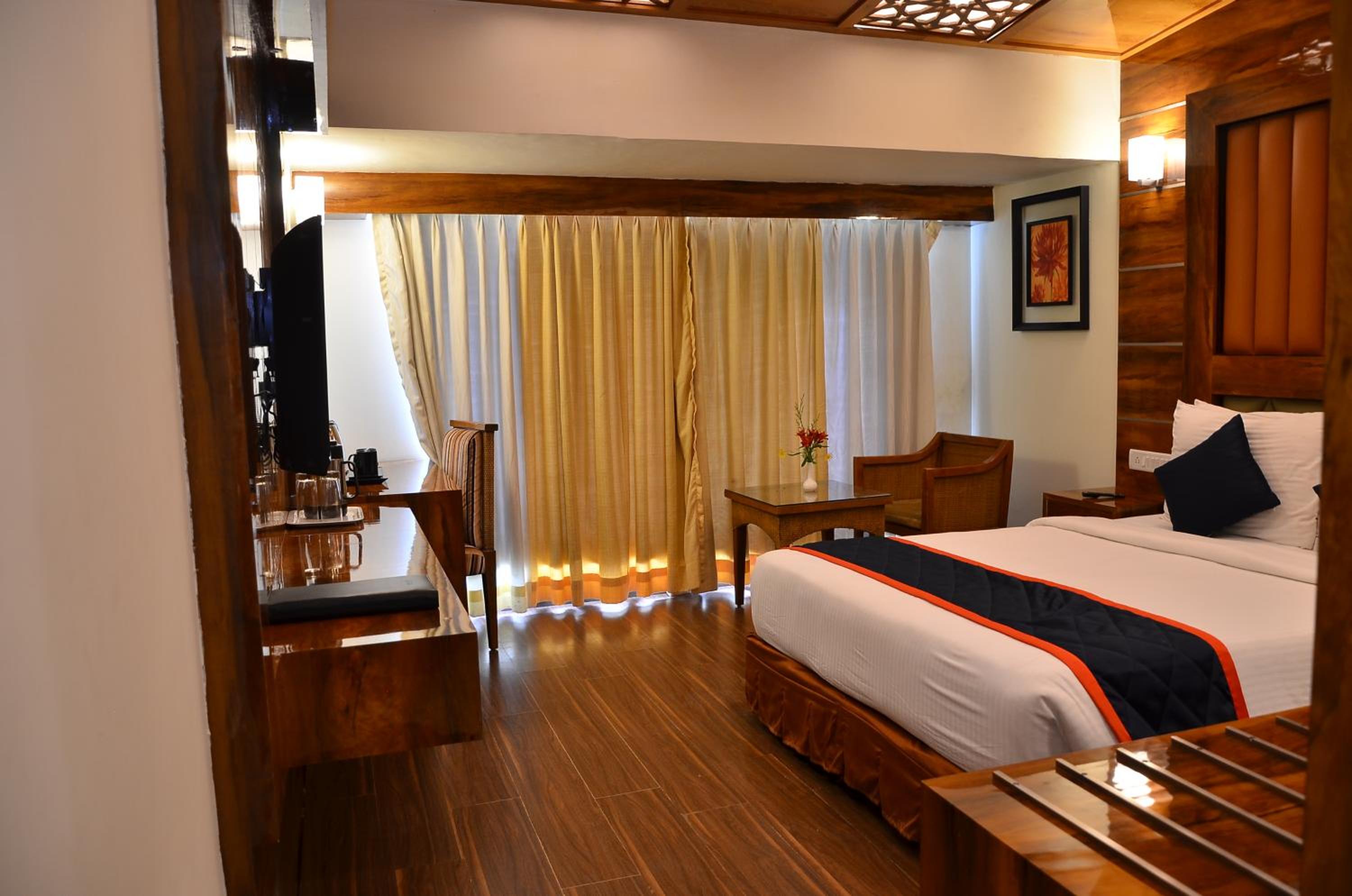 Deluxe Room - Photo 5
