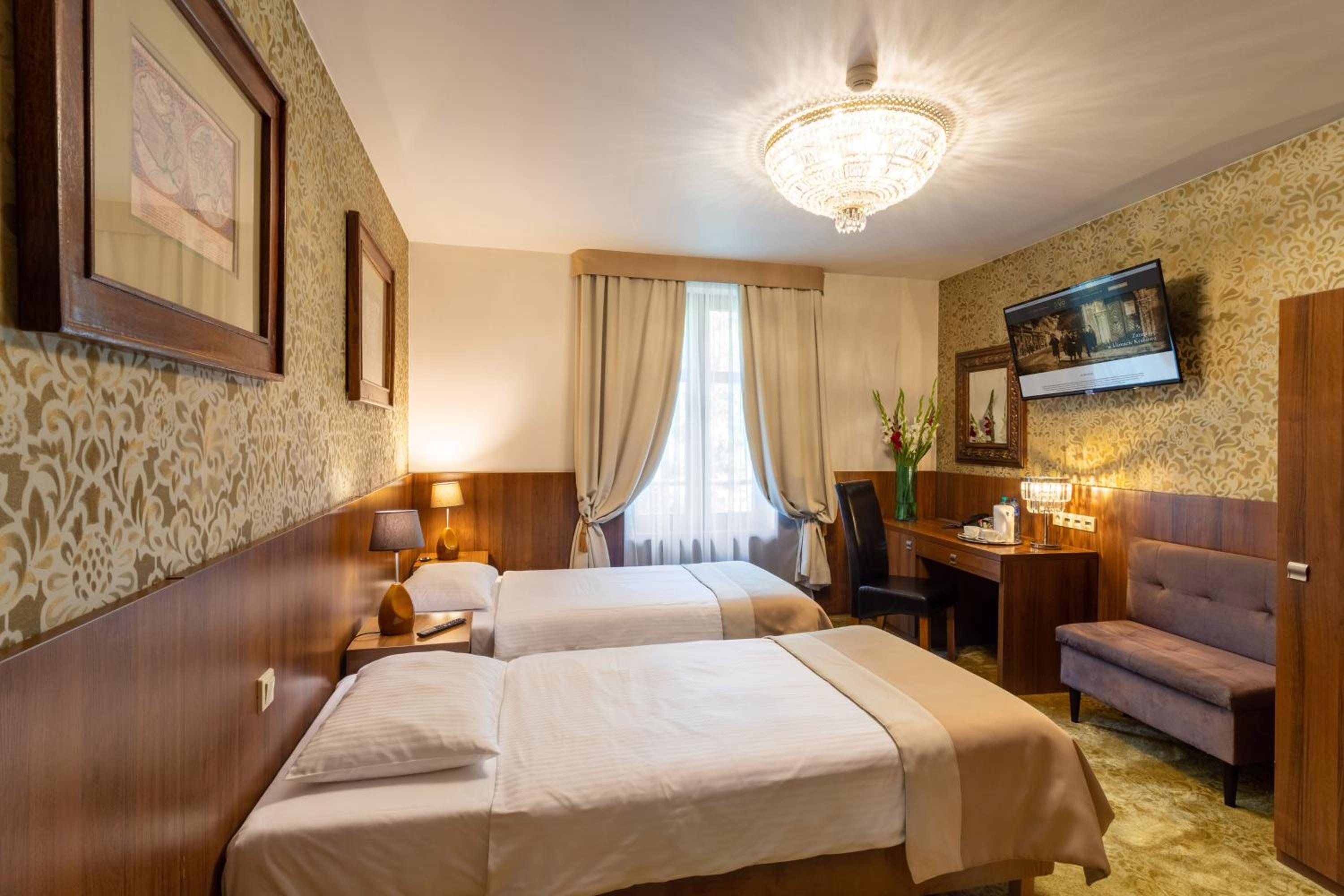 Double or Twin Room - Photo 12