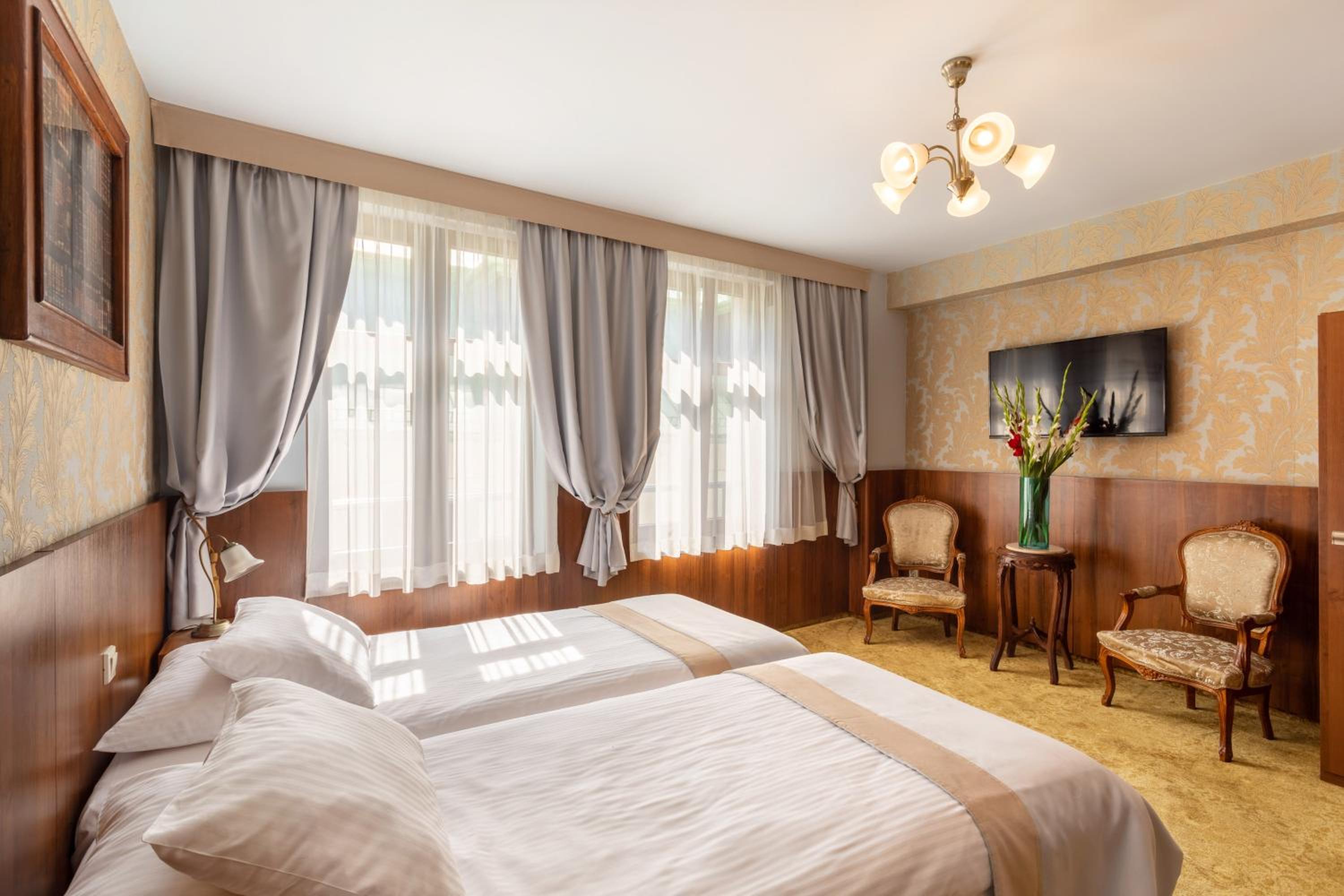 Double or Twin Room - Photo 11