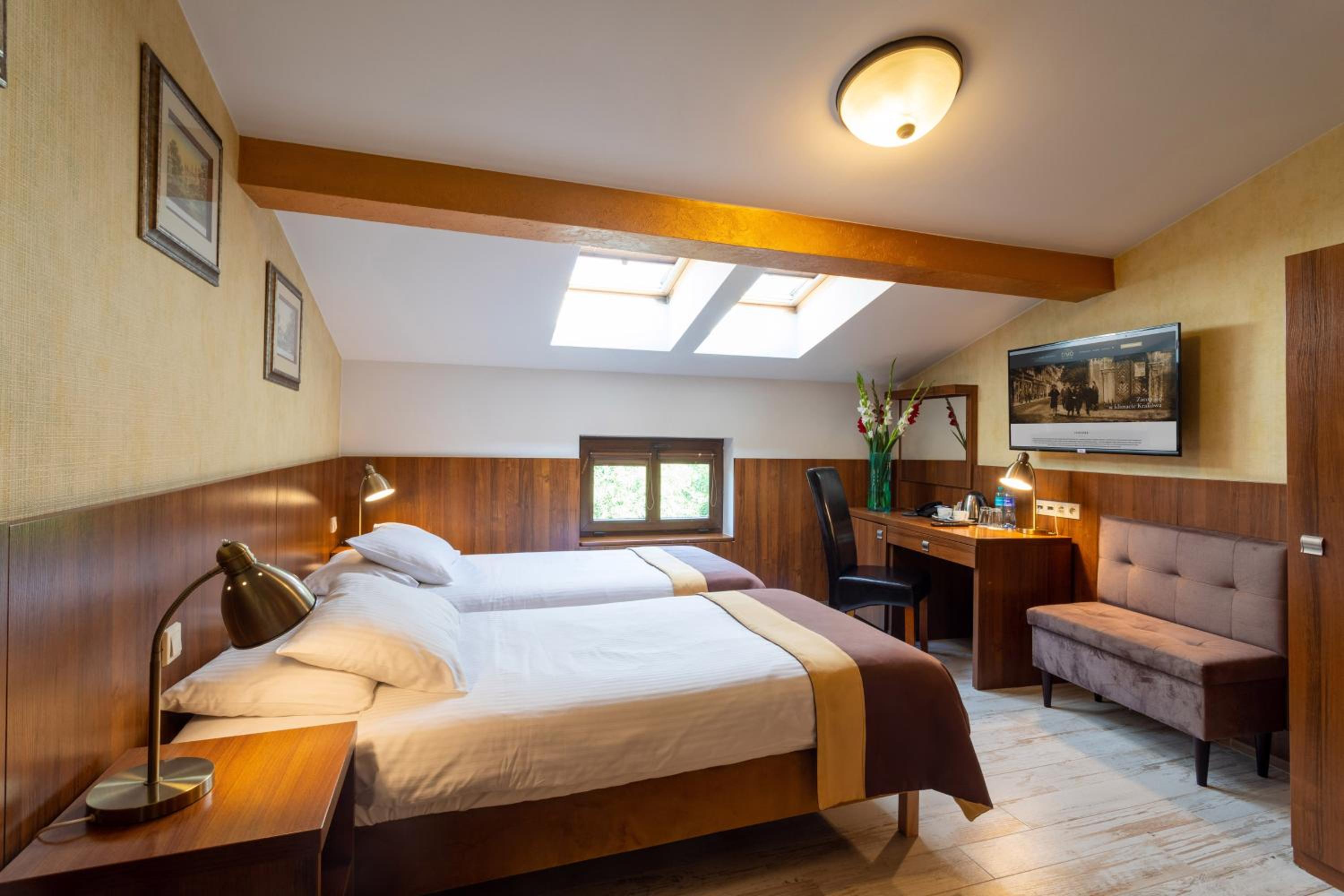 Double or Twin Room - Photo 10