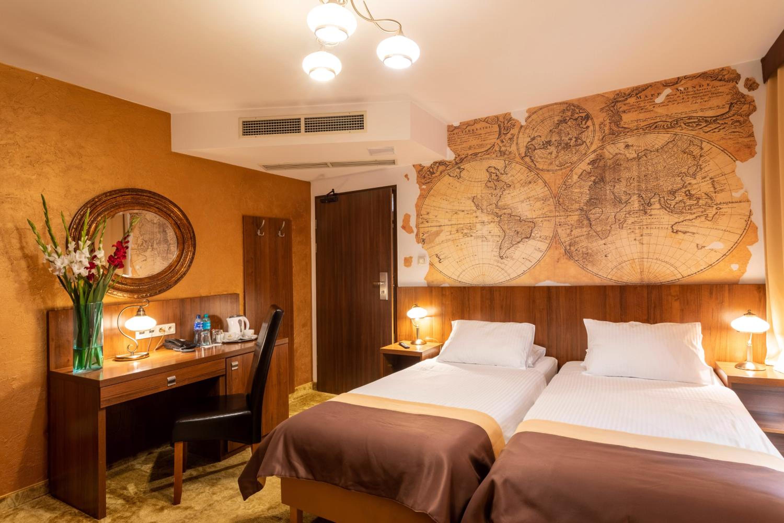 Double or Twin Room - Photo 3