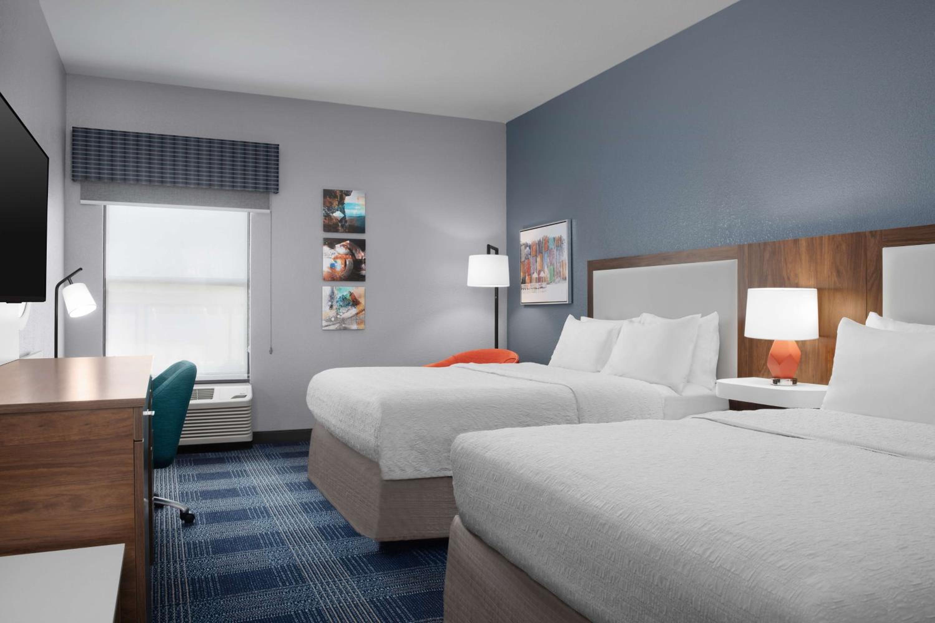 Room with Two Queen Beds - Non-Smoking - Photo 3
