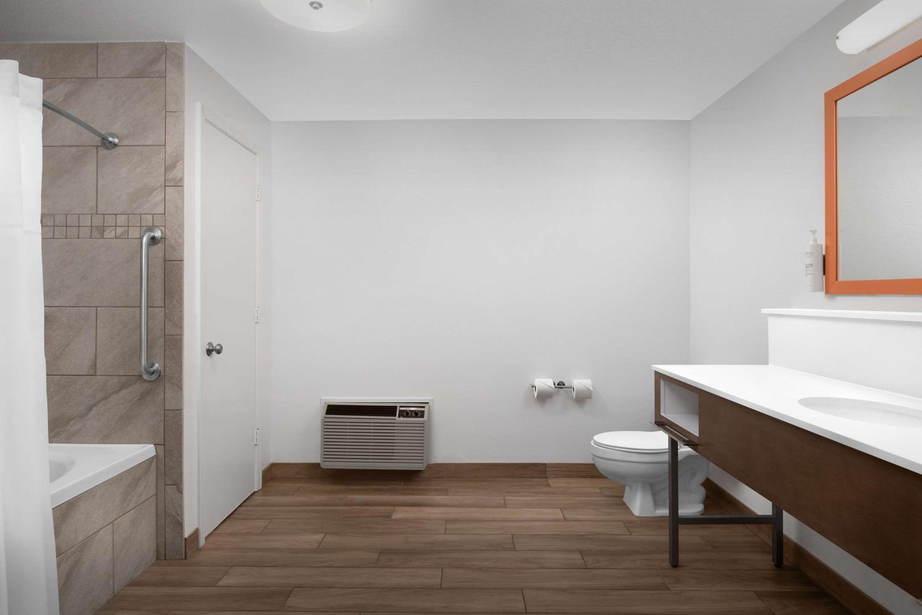 King Room with Spa Bath photo 3