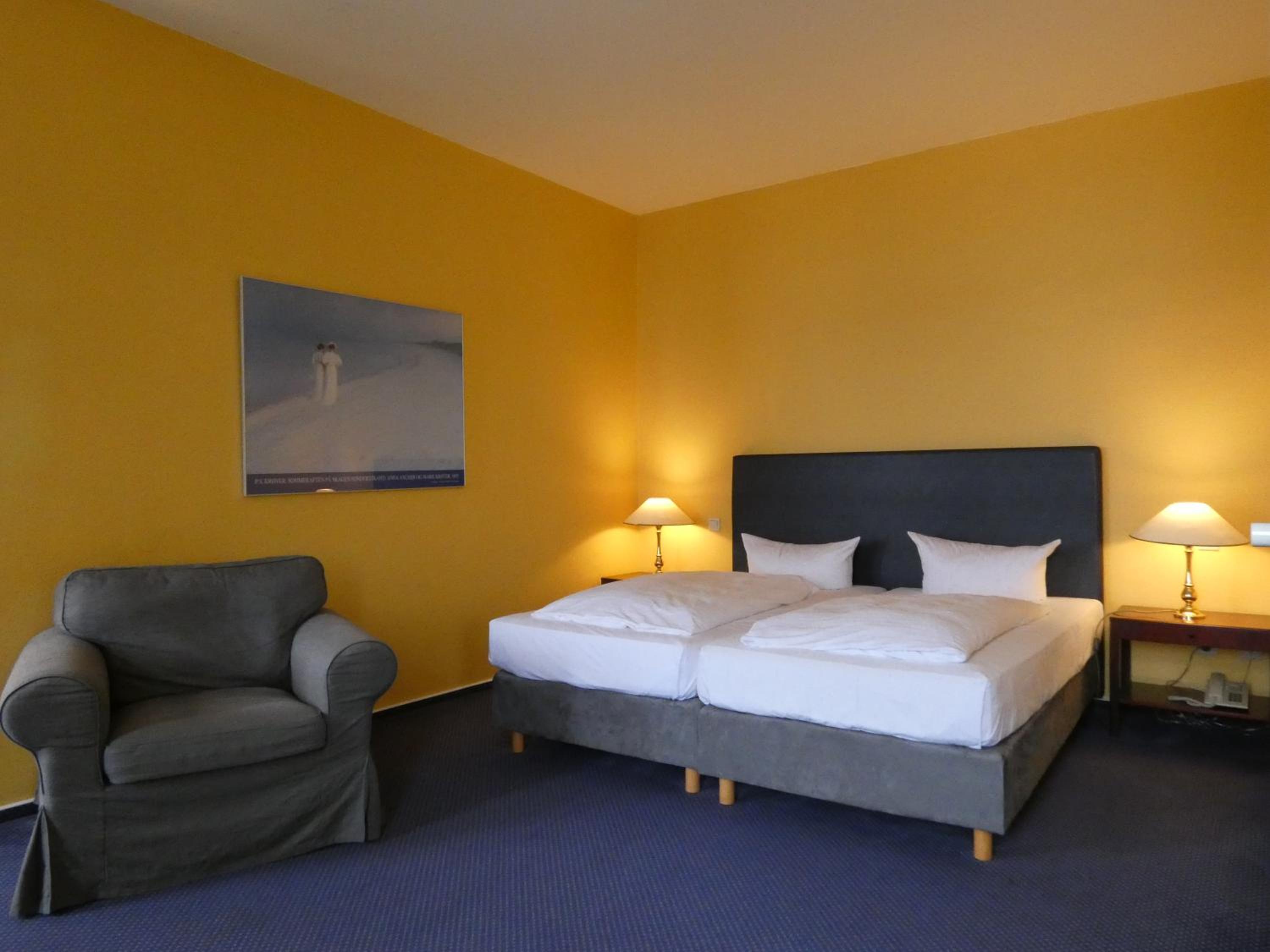Double Room with Sea View or Partial Sea View thumbnail 5